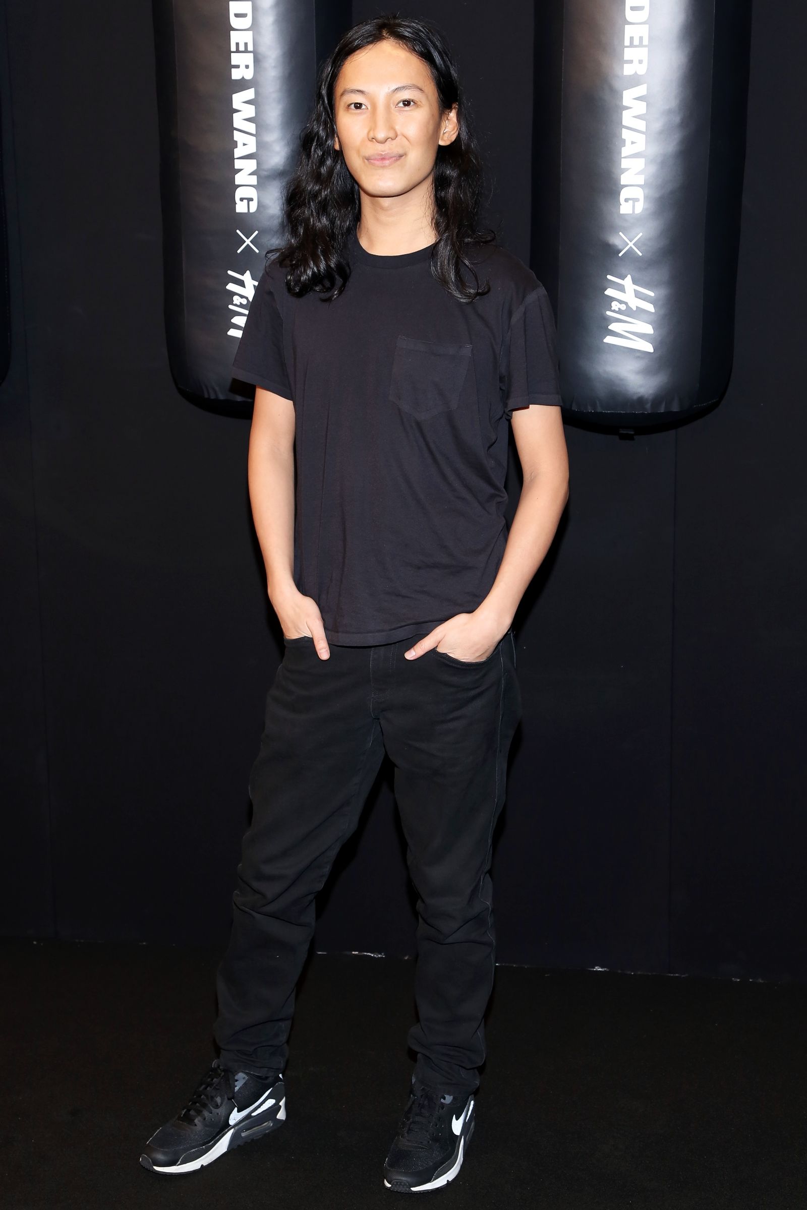Александр Ванг на запуске коллаборации Alexander Wang X H&M в Нью-Йорке Александр Ванг на запуске коллаборации Alexander Wang X H&M в Нью-Йорке, 16 октября 2014 г.
