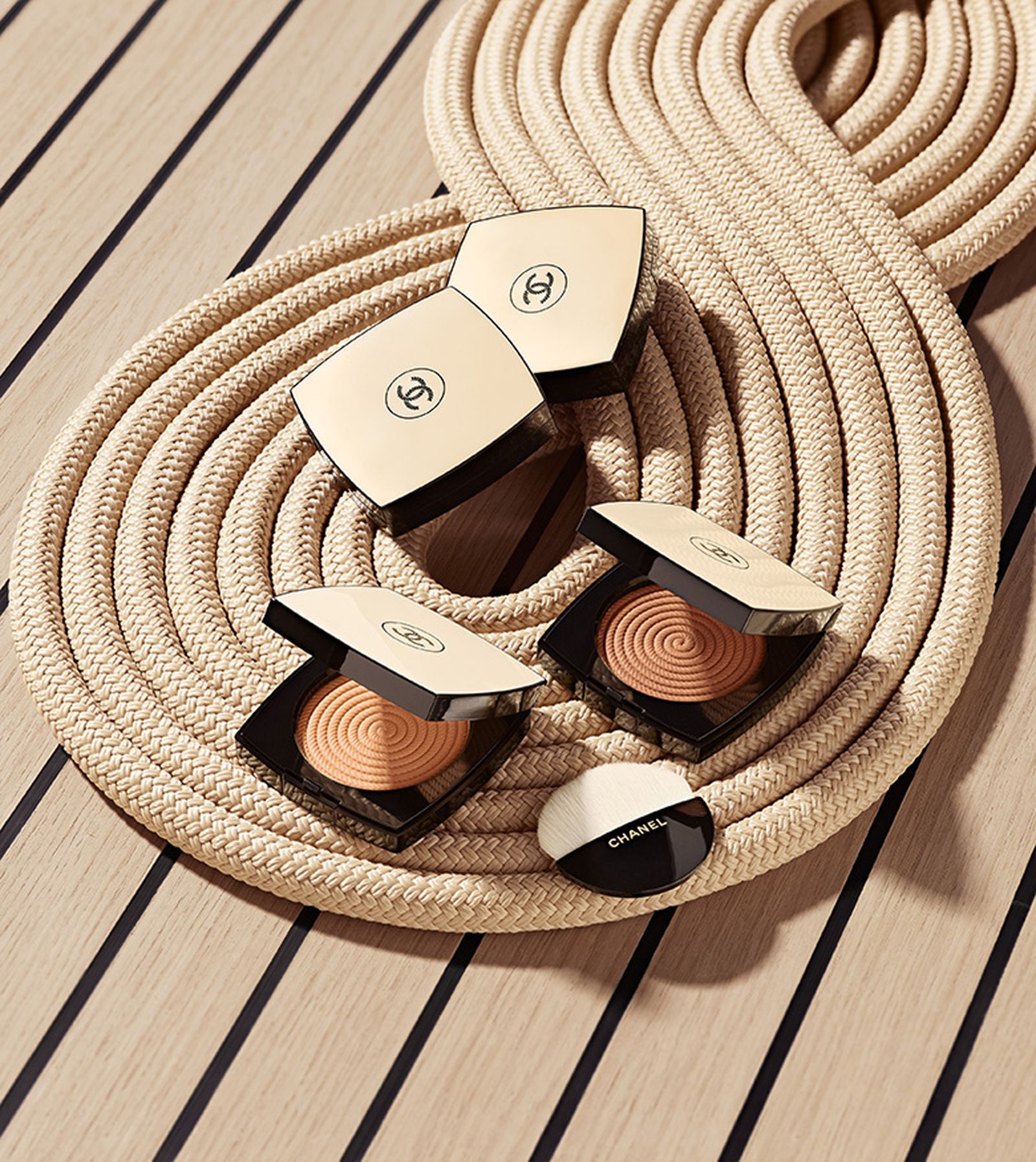 Chanel Les Beiges Poudre Belle Mine Illuminatrice Chanel Les Beiges Poudre Belle Mine Illuminatrice, оттенки: Sand, Sunset