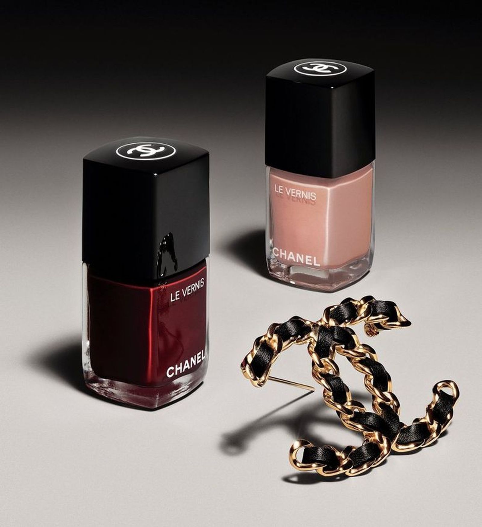 Chanel, стойкий лак для ногтей Le Vernis: коричнево-розовый Interdit, бежево-розовый Egerie Chanel, стойкий лак для ногтей Le Vernis: Interdit, Egerie