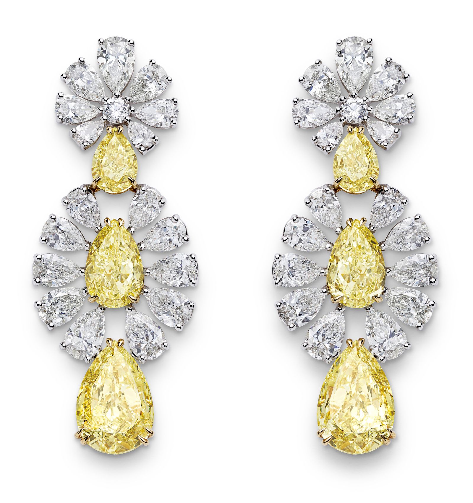 Джоди Тернер-Смит в серьгах из коллекции Chopard Red Carpet на церемонии вручения премии Fashion Awards 2022 Джоди Тернер-Смит в серьгах из коллекции Chopard Red Carpet