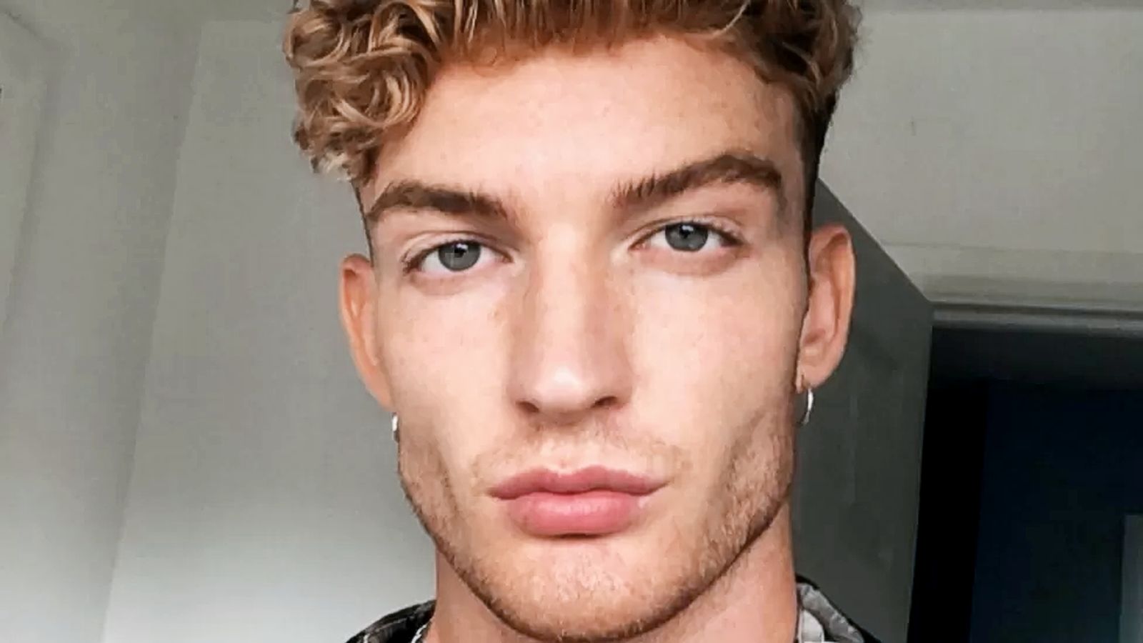 21-летний Китон Буллен, студент нью-йоркской школы дизайна Parsons, обвинил Александра Ванга в сексуальном нападении Китон Буллен обвинил Александра Ванга в сексуальном нападении