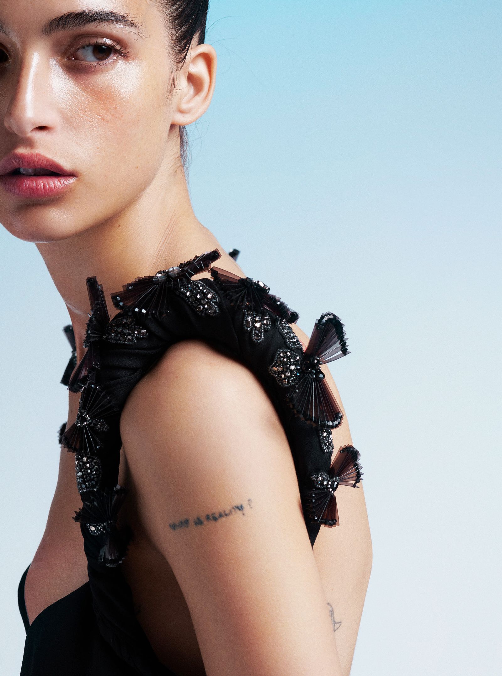 Кьяра Шельси для Harper's Bazaar UK, фото 13 Кьяра Шельси в объективе Бетины дю Туа для Harper's Bazaar UK, фото 13