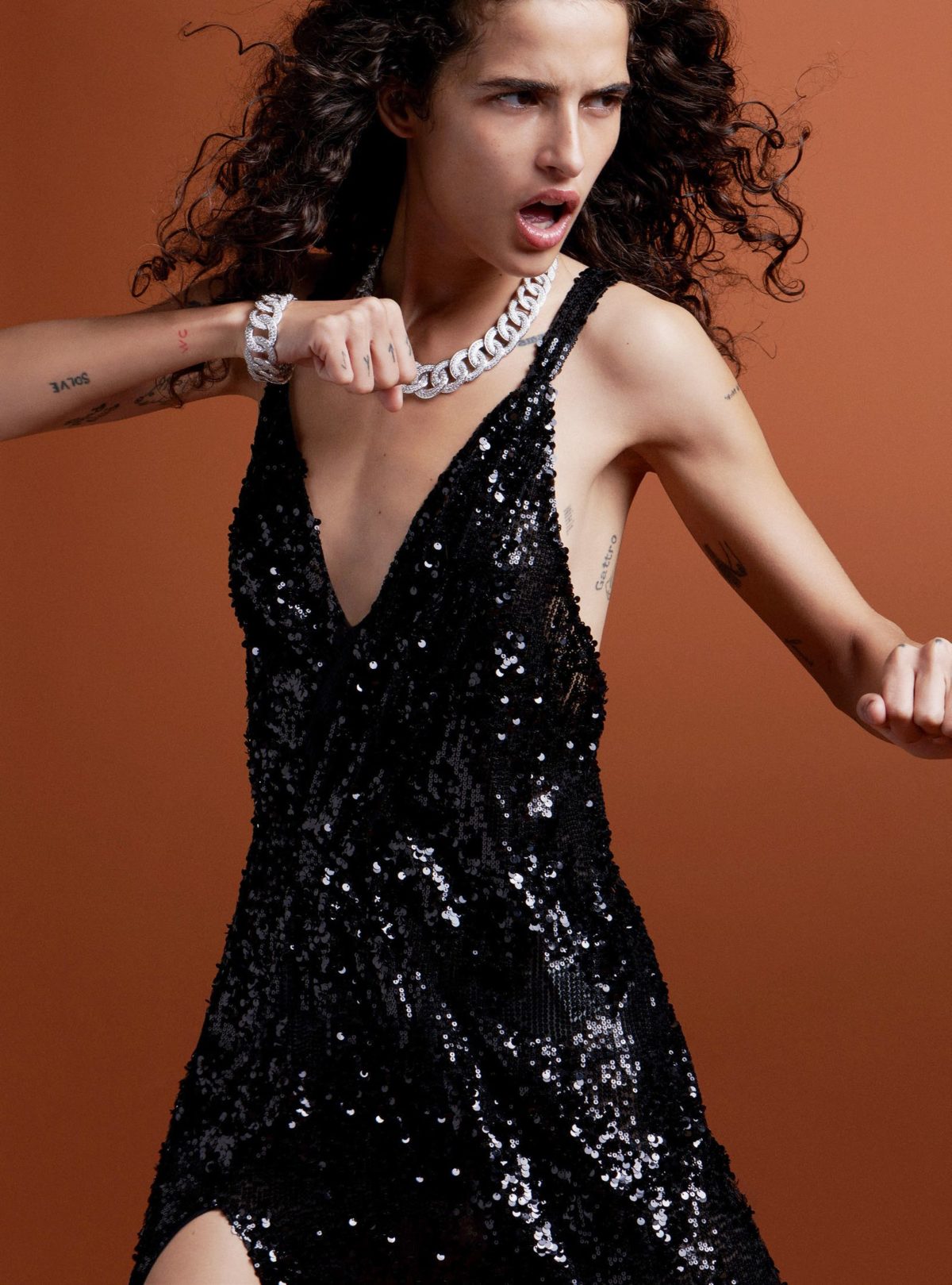 Кьяра Шельси для Harper's Bazaar UK, фото 4 Кьяра Шельси в объективе Бетины дю Туа для Harper's Bazaar UK, фото 4