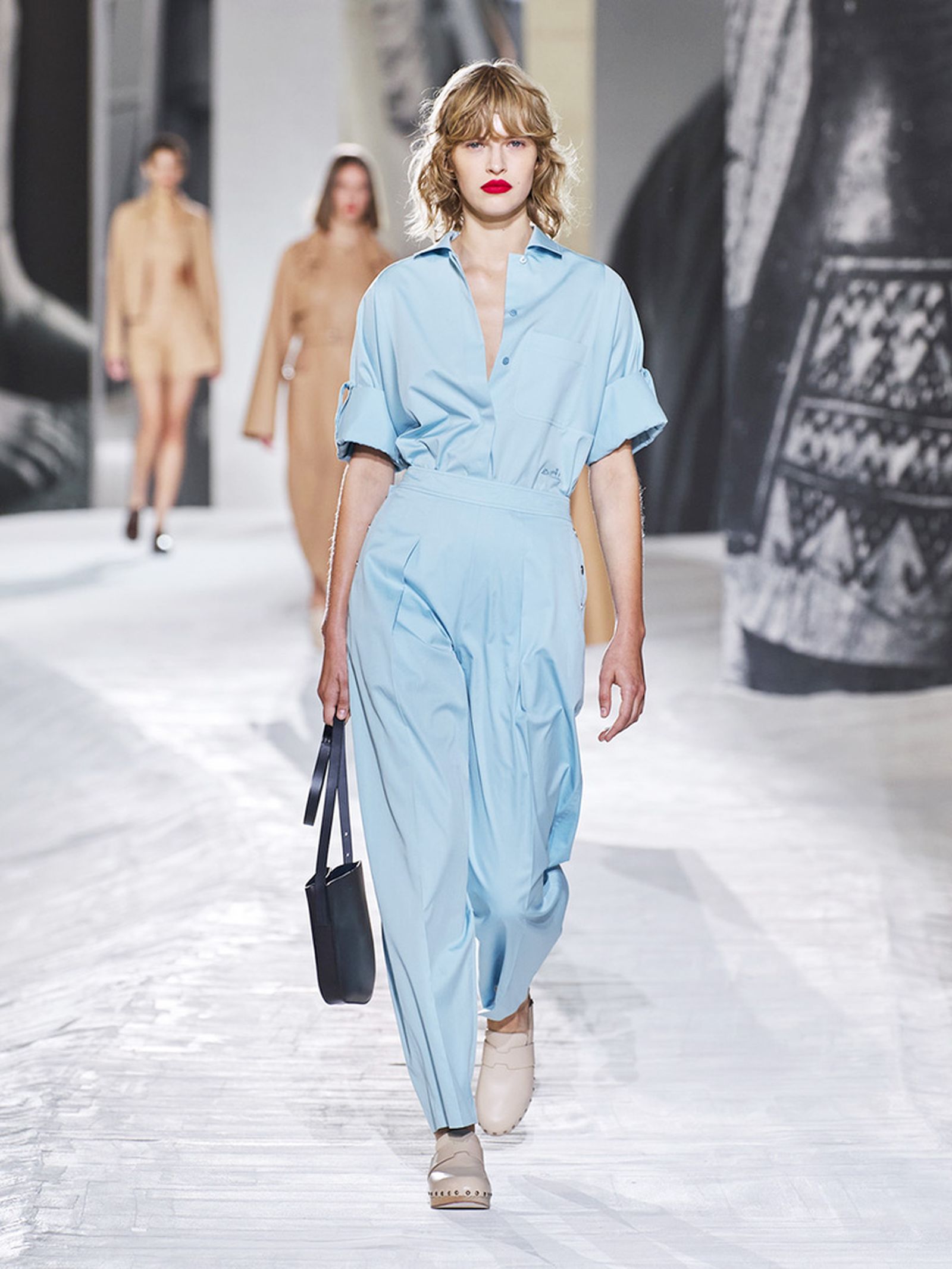 оттенки помад на шоу Hermès Весна-Лето 2021 в Париже, фото 1