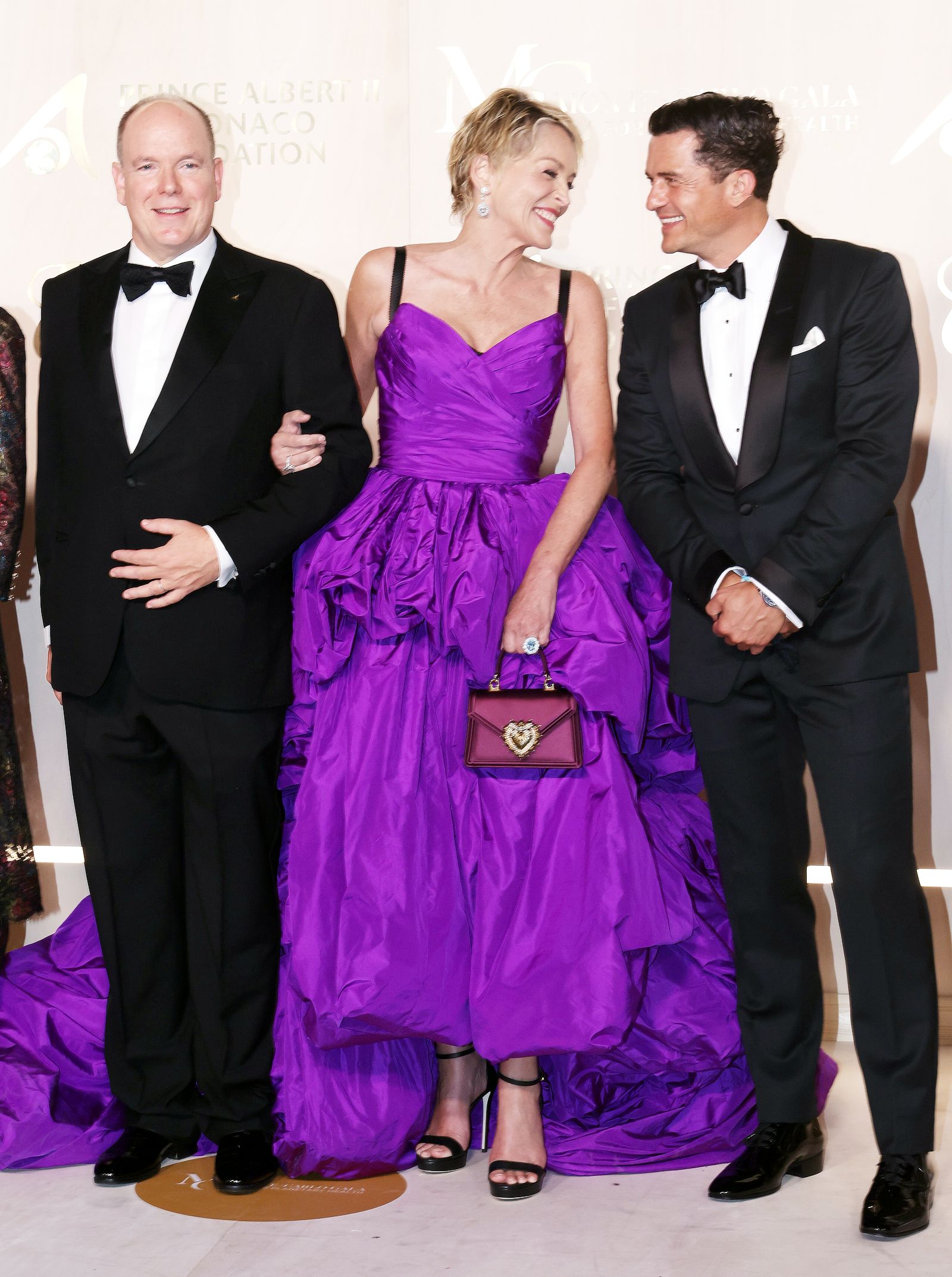 Принц Альбер II, Шэрон Стоун и Орландо Блум на гала-вечере Monte-Carlo Gala Принц Альбер II, Шэрон Стоун и Орландо Блум на гала-вечере Monte-Carlo Gala, 23 сентября 2021 г.