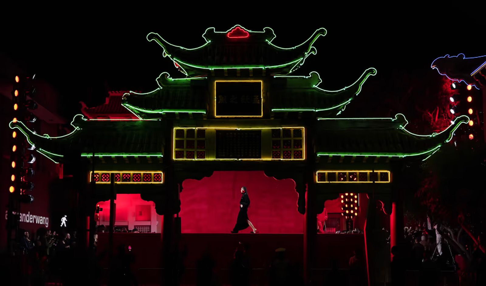 Шоу Alexander Wang Fortune City Runway в Лос-Анджелесе Шоу Alexander Wang Fortune City Runway в Лос-Анджелесе, 19 апреля 2022 г.