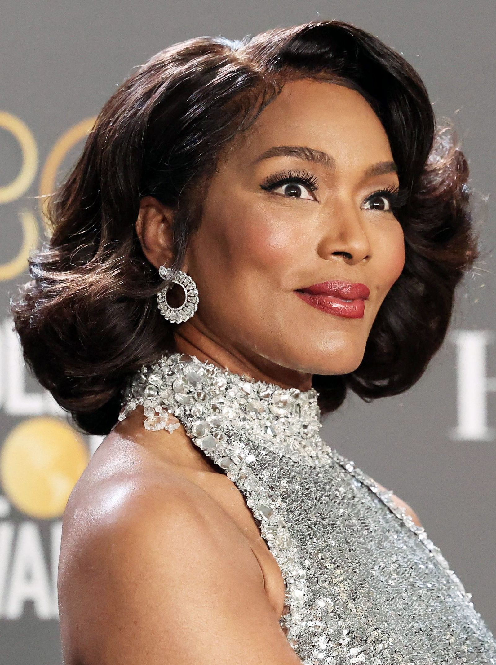 Анджела Бассетт в Chopard на 80-й церемонии вручения премии Golden Globe Awards 2023, фото 1 Анджела Бассетт в Chopard на 80-й церемонии вручения премии Golden Globe Awards 2023, 10 января 2023 г., фото 1
