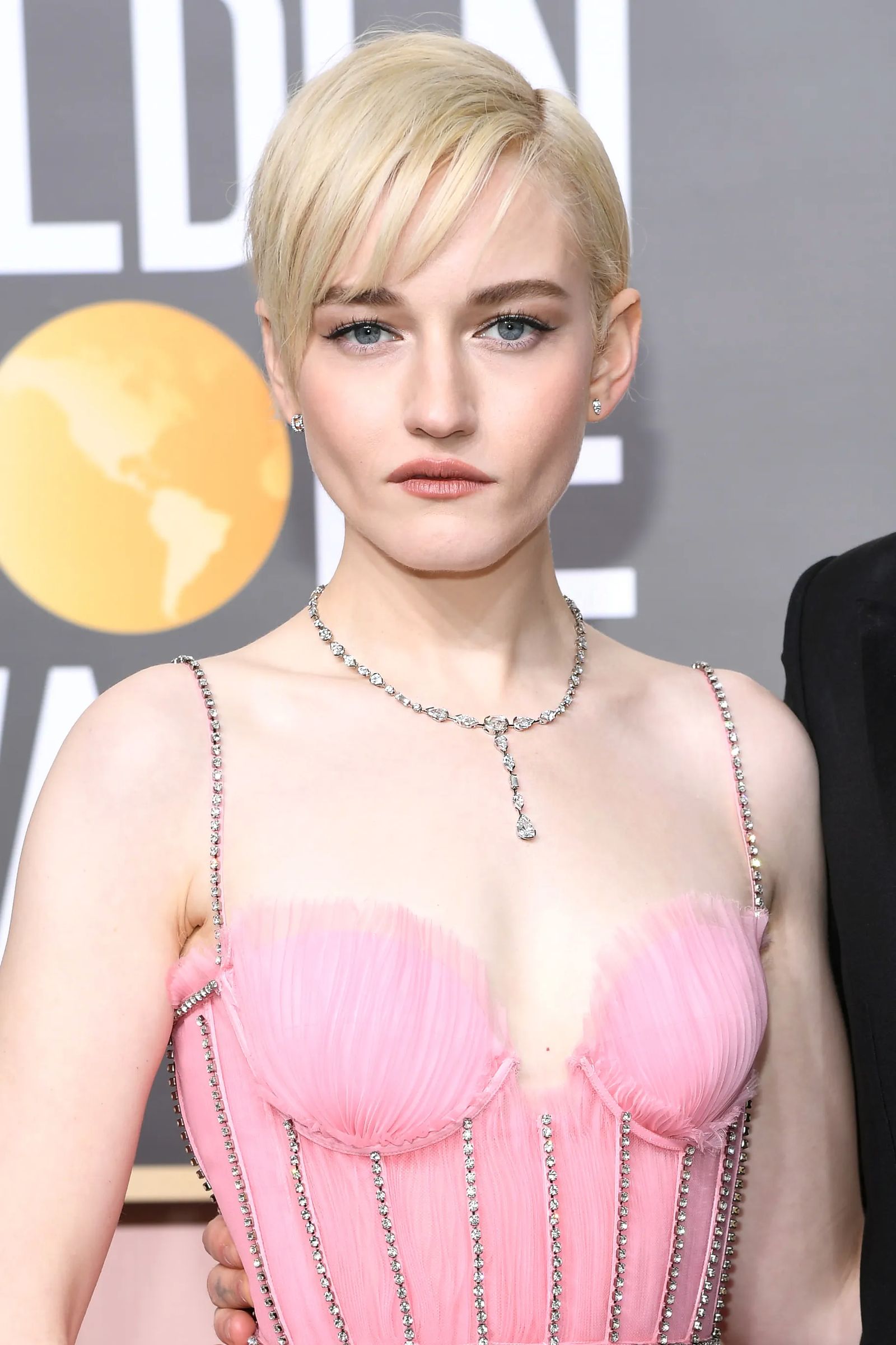 Джулия Гарнер в De Beers на 80-й церемонии вручения премии Golden Globe Awards 2023, фото 1 Джулия Гарнер в De Beers на 80-й церемонии вручения премии Golden Globe Awards 2023, 10 января 2023 г., фото 1