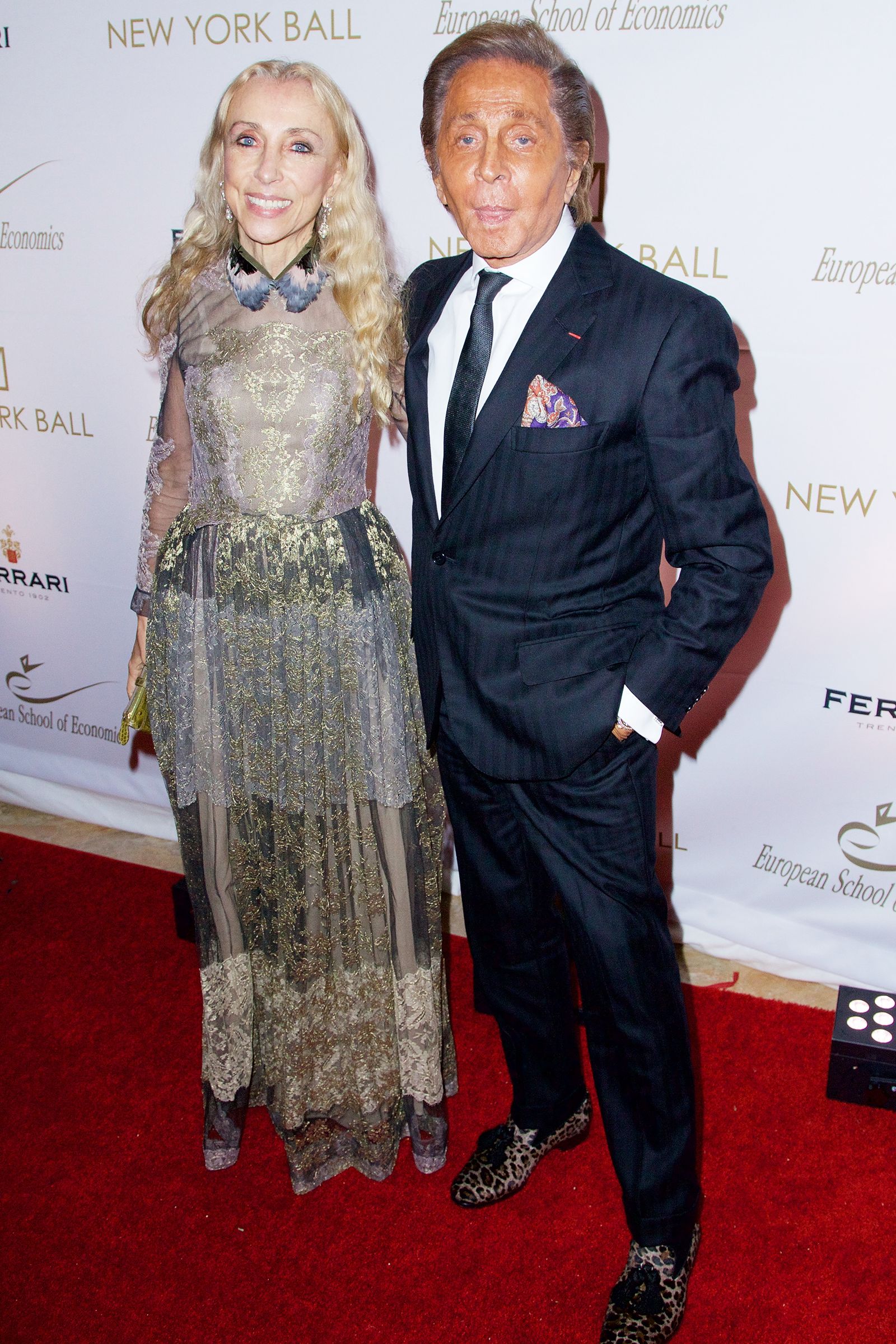 Франка Соццани и Валентино Гаравани на балу The New York Ball Франка Соццани и Валентино Гаравани на балу The New York Ball, 19 ноября 2014 г.