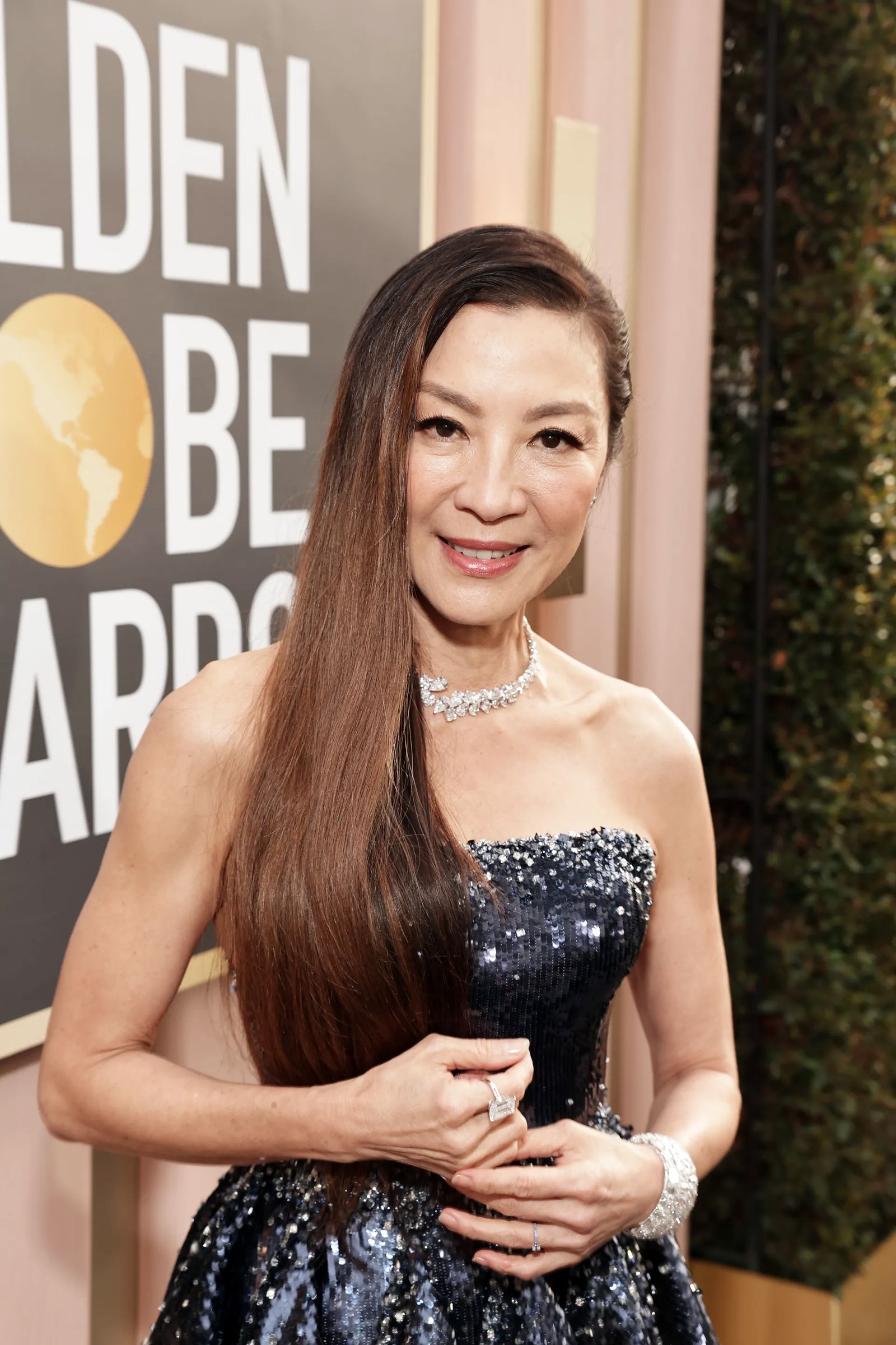 Мишель Йео на 80-й церемонии вручения премии Golden Globe Awards 2023, фото 1 Мишель Йео на 80-й церемонии вручения премии Golden Globe Awards 2023, 10 января 2023 г., фото 1