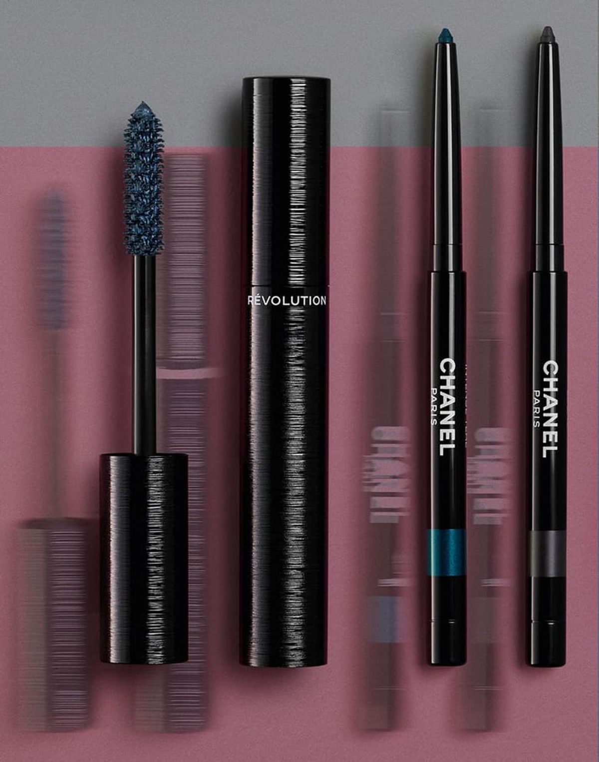 Chanel, тушь для экстремального объема ресниц с 3D щеточкой Le Volume R?volution De Chanel, оттенок 37 Intense Teal выразительный цвет морской волны; водостойкий карандаш для глаз Stylo Yeux Waterproof, оттенки: 946 Intense Teal иссиня-зеленый, 10 ?b?ne антрацитовый (новая версия) Chanel Le Volume Révolution De Chanel, оттенок 37 Intense Teal, Stylo Yeux Waterproof, оттенки: 946 Intense Teal, 10 Ébène