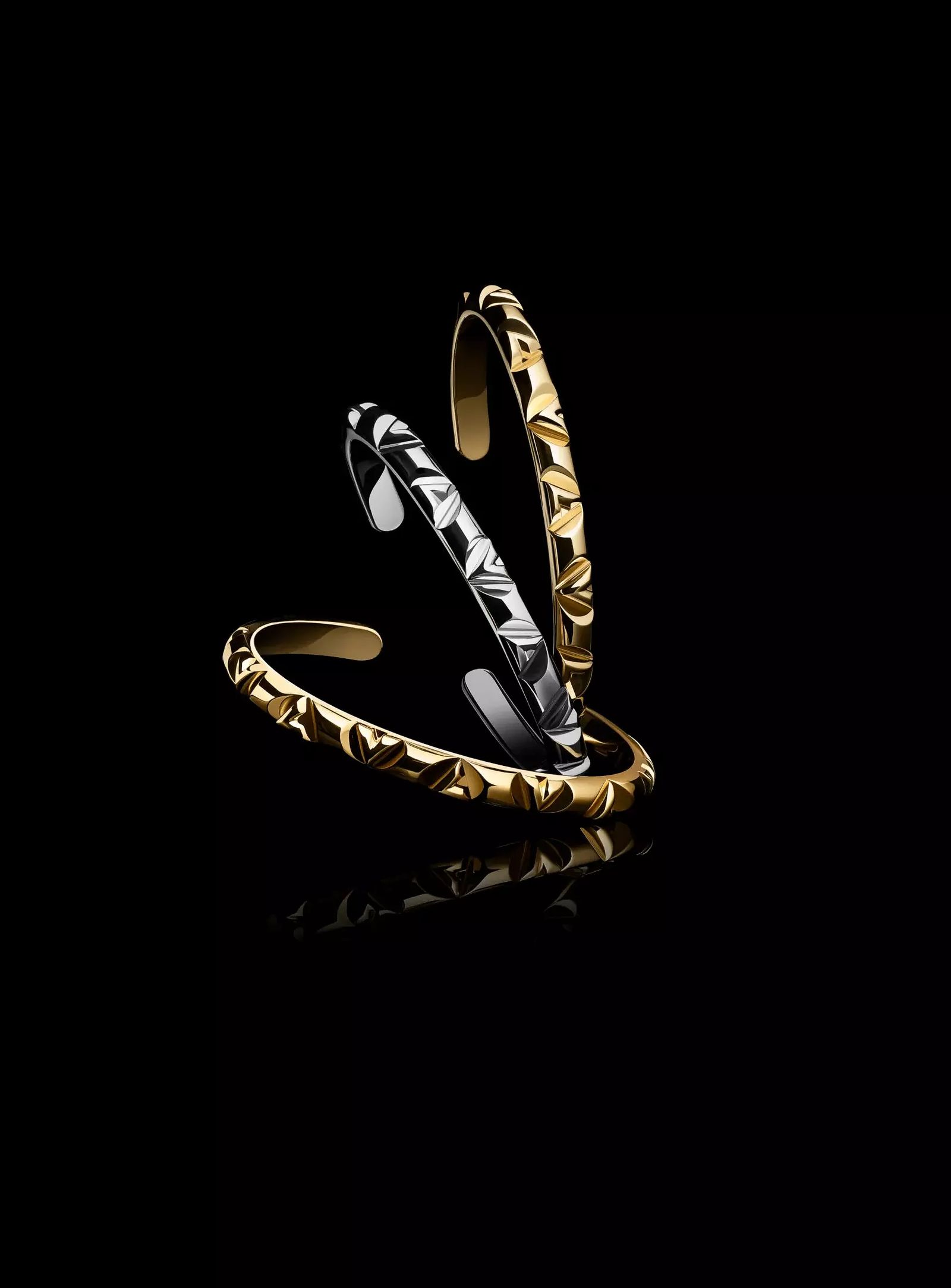 Обновленная ювелирная коллекция LV Volt Louis Vuitton, фото 1 Переплетения букв L и V в обновленной ювелирной коллекции LV Volt Louis Vuitton, фото 1