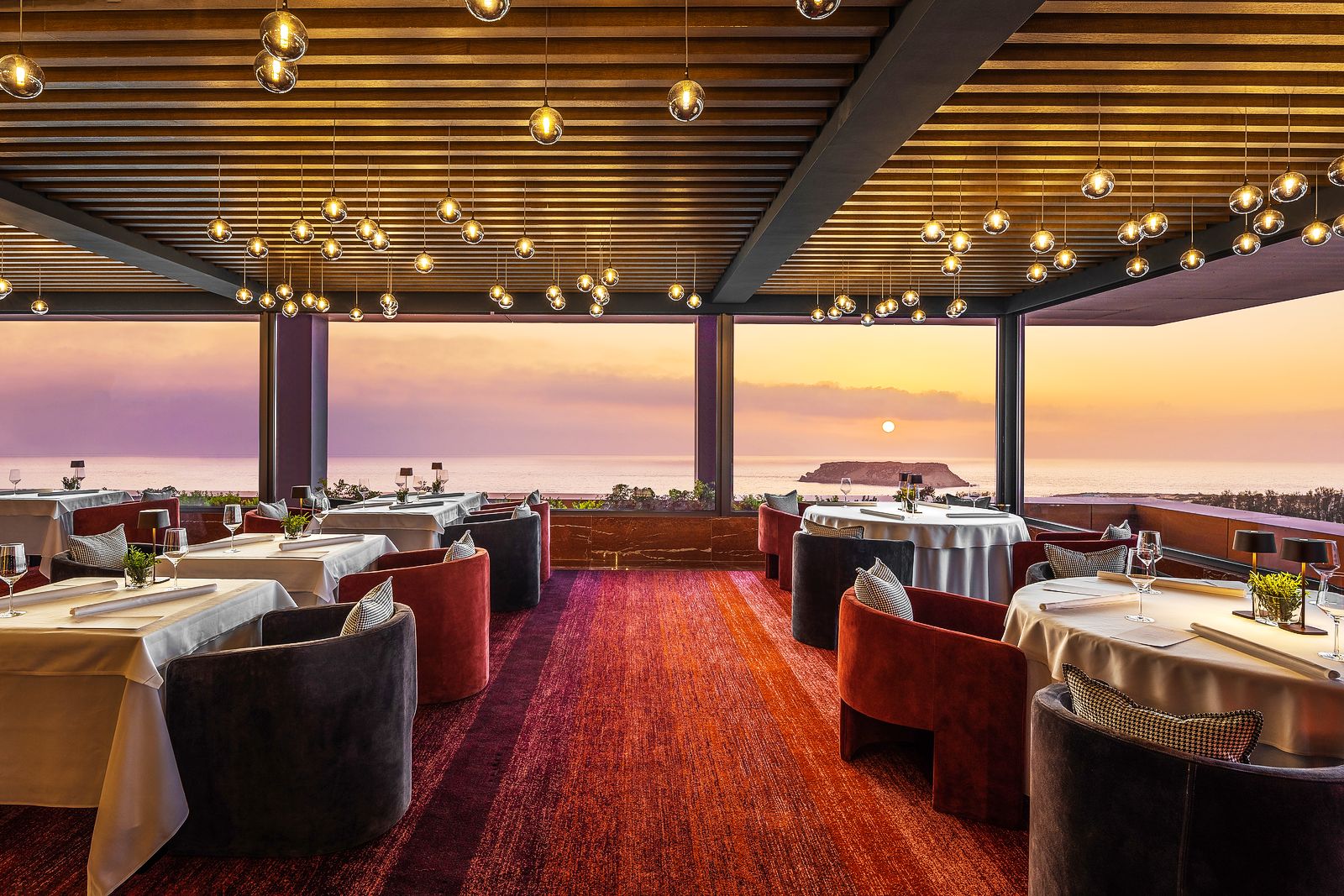 Ресторан Sky 7 в отеле Cap St Georges Hotel & Resort, Кипр, Пейя