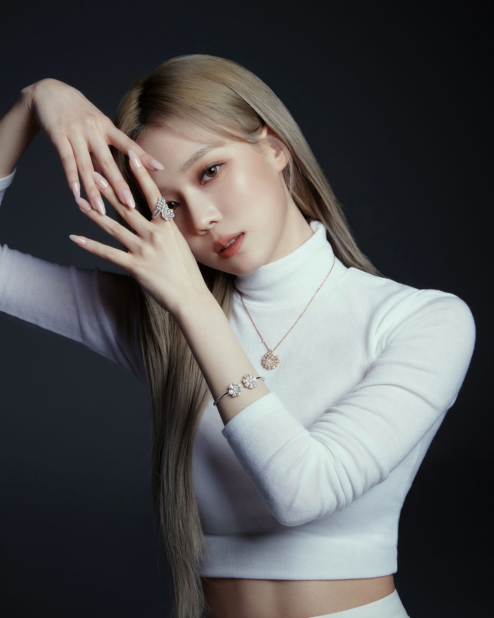 Винтер из группы æspa в украшениях Chopard Precious Lace Винтер из группы æspa в украшениях Chopard из коллекции Precious Lace