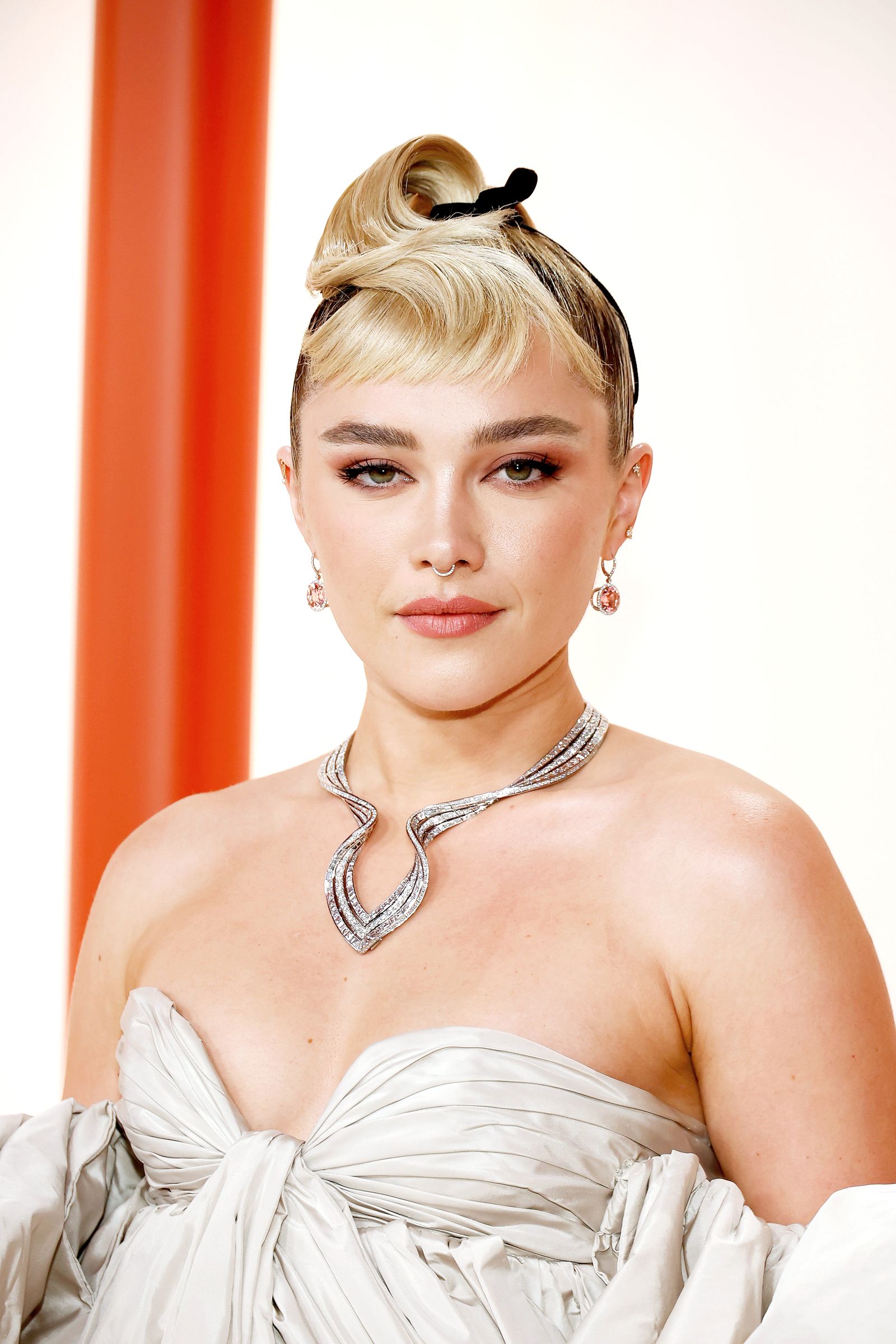 Флоренс Пью в Tiffany & Co. на 95-й ежегодной церемонии вручения премии «Оскар» Флоренс Пью в Tiffany & Co. на 95-й ежегодной церемонии вручения премии «Оскар», 12 марта 2023 г.