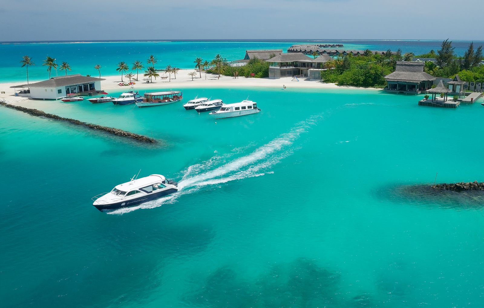 С 1 по 30 апреля гостей курорта Grand Park Kodhipparu Maldives ожидает пасхальная программа, фото 8 Гостей курорта Grand Park Kodhipparu Maldives ожидает пасхальная программа, фото 8