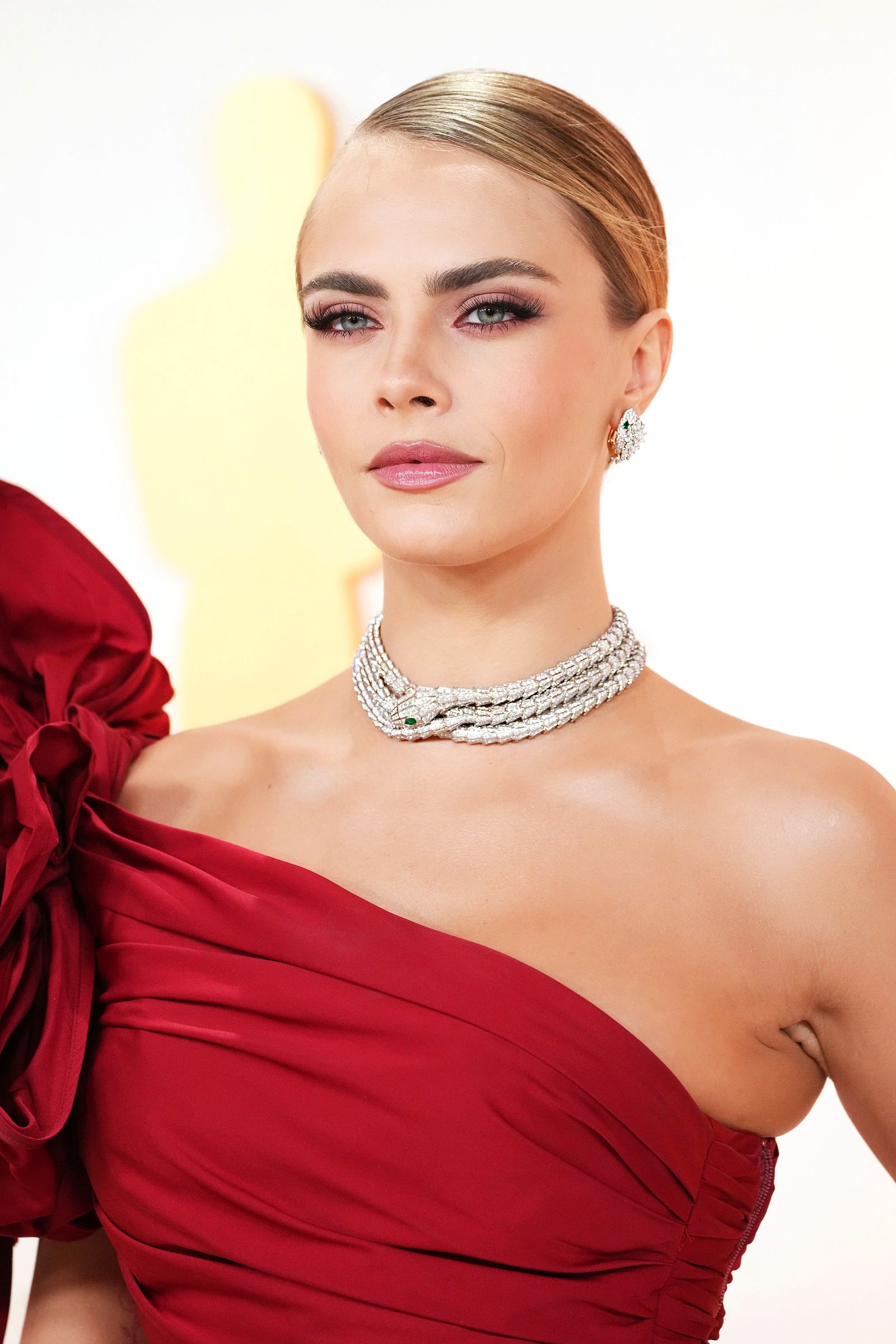 Кара Делевинь в Bvlgari на 95-й ежегодной церемонии вручения премии «Оскар» Кара Делевинь в Bvlgari на 95-й ежегодной церемонии вручения премии «Оскар», 12 марта 2023 г.
