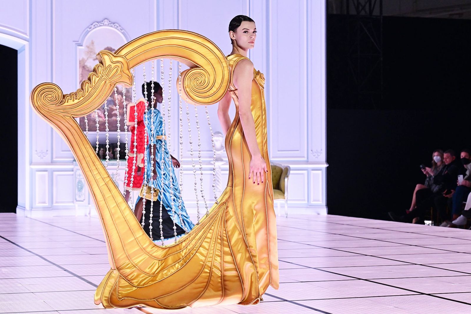 Шоу Moschino осень-зима 2022-23 в рамках Недели моды в Милане Шоу Moschino осень-зима 2022-23 в рамках Недели моды в Милане, 24 февраля 2022 г.