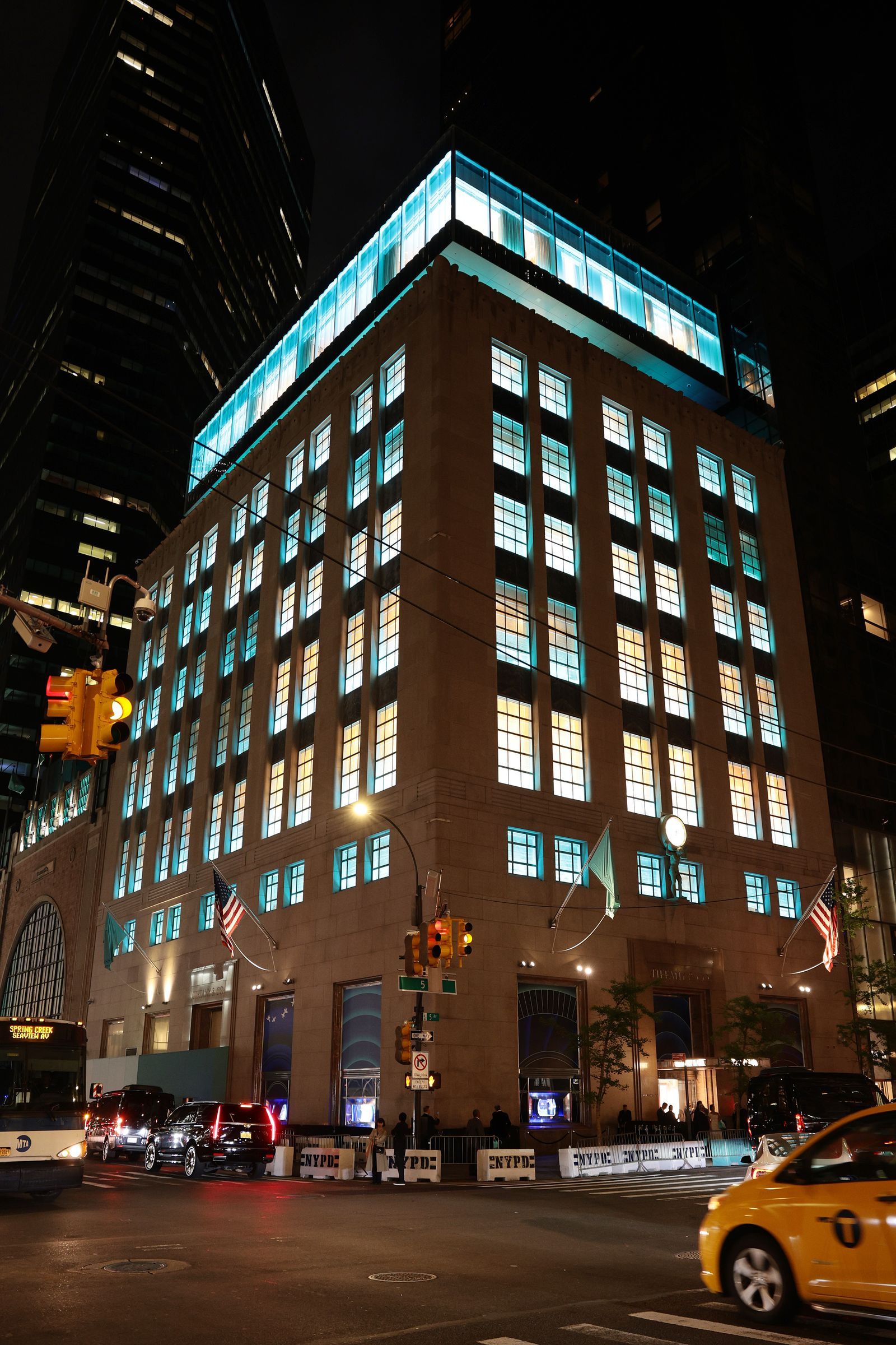 Флагманский магазин Tiffany & Co. в Нью-Йорке Флагманский магазин Tiffany & Co. в Нью-Йорке, 27 апреля 2023 г.