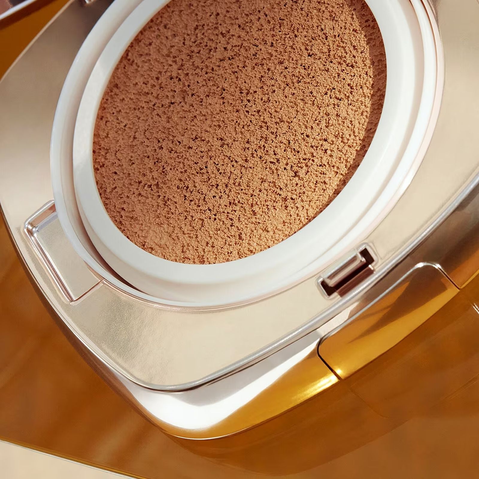 La Mer Cushion Lift Et Éclat SPF 20, фото 1 La Mer, тональная основа Cushion Lift Et Éclat SPF 20, фото 1