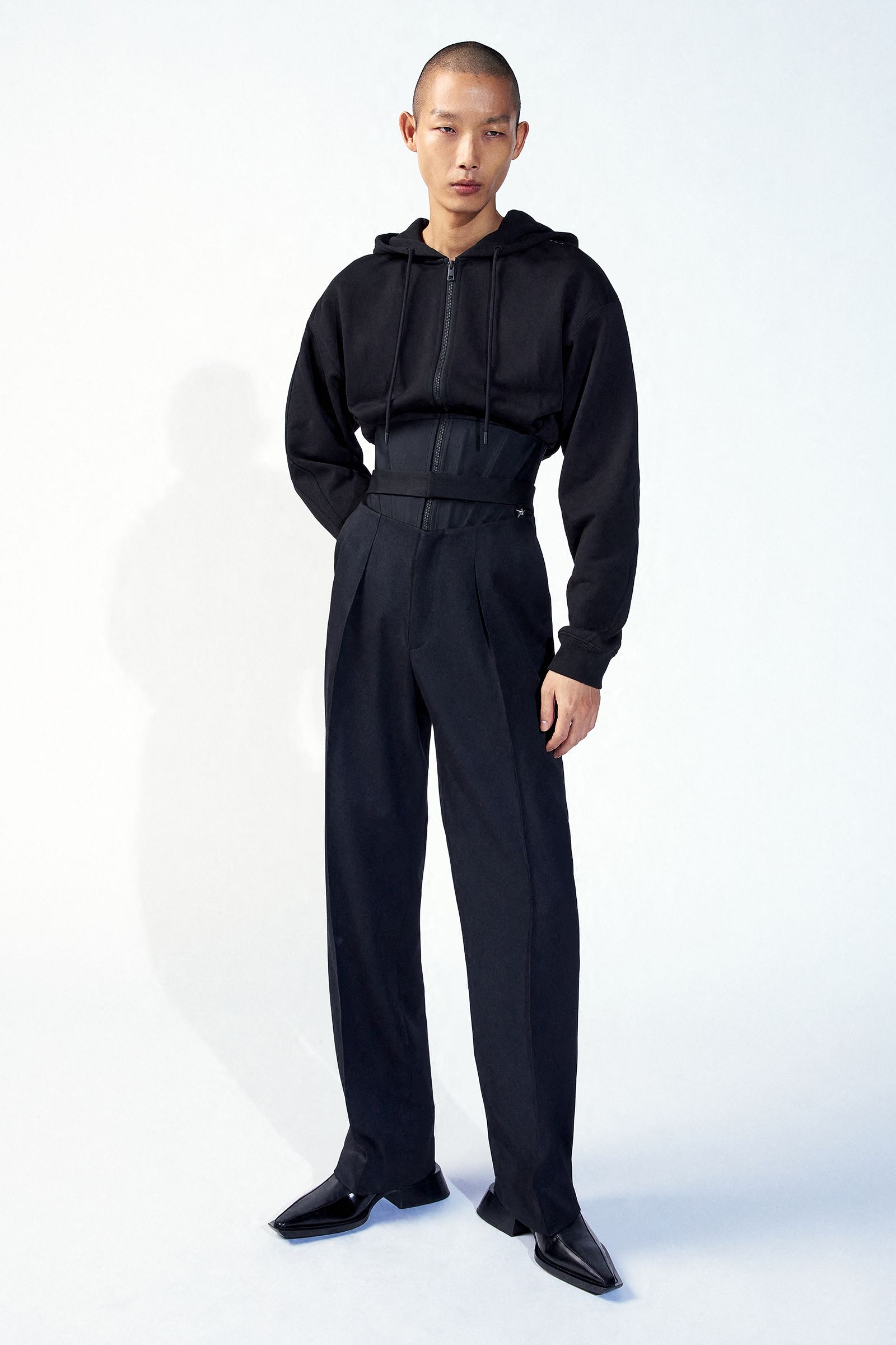 Лукбук коллекции H&M x Mugler, фото 18 Лукбук коллекции H&M x Mugler, 5 апреля 2023 г., фото 18