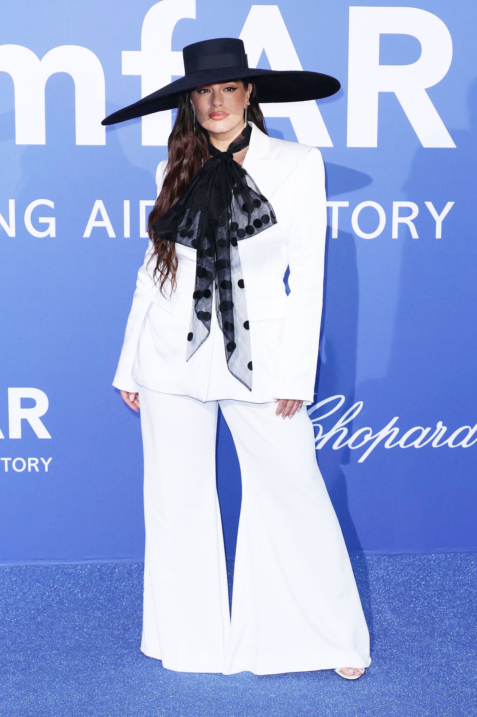 Эшли Грэм в Nina Ricci Fall 2023, украшениях Chopard на гала-ужине amfAR, 25 мая 2023 г. Эшли Грэм в Nina Ricci Fall 2023, украшениях Chopard на гала-ужине amfAR в Каннах, 25 мая 2023 г.