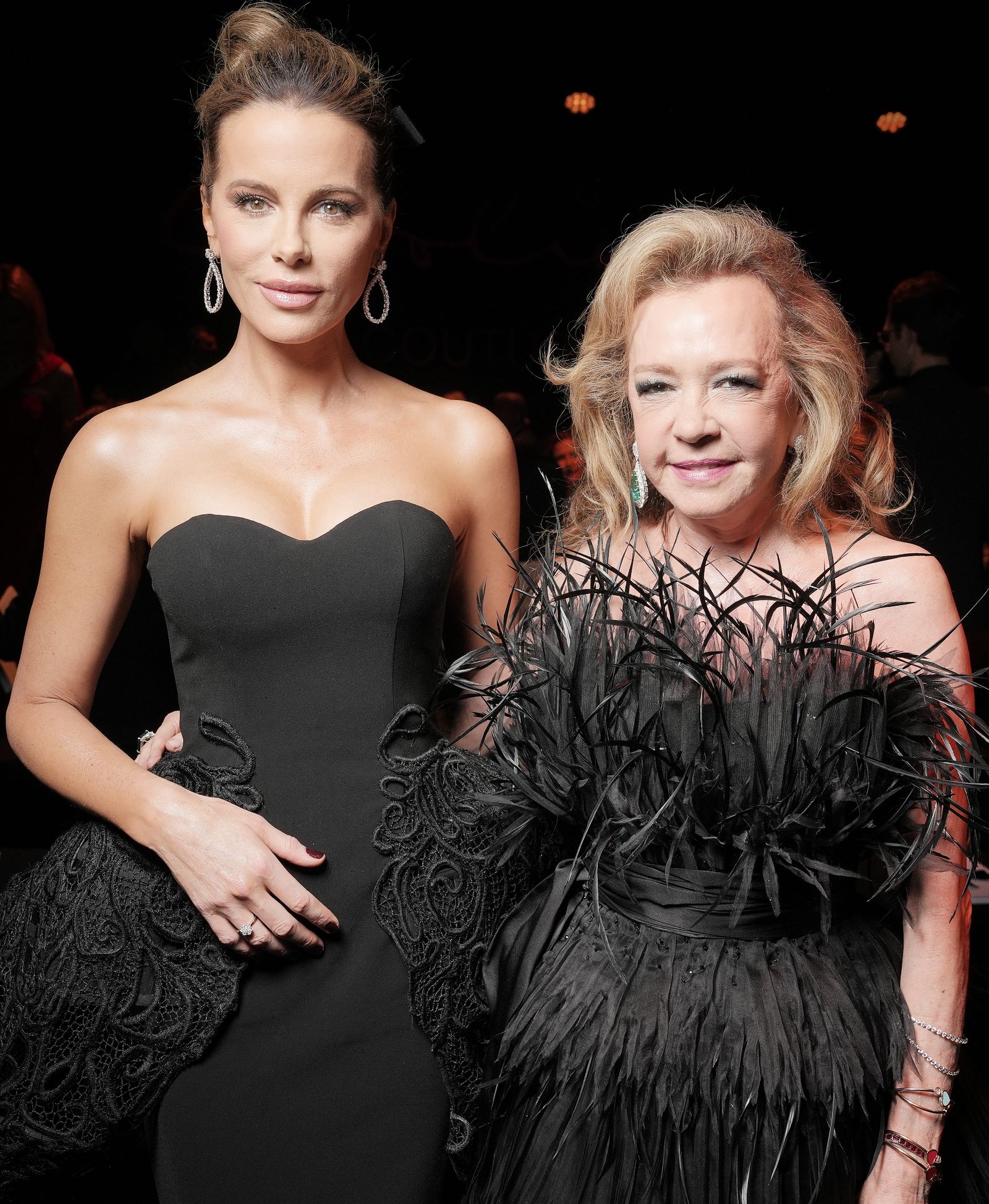 Кейт Бекинсейл и Каролин Шойфеле на шоу коллекции Chopard Caroline's Couture, 23 мая 2023 г. Кейт Бекинсейл и Каролин Шойфеле на шоу коллекции Chopard Caroline's Couture в Каннах, 23 мая 2023 г.