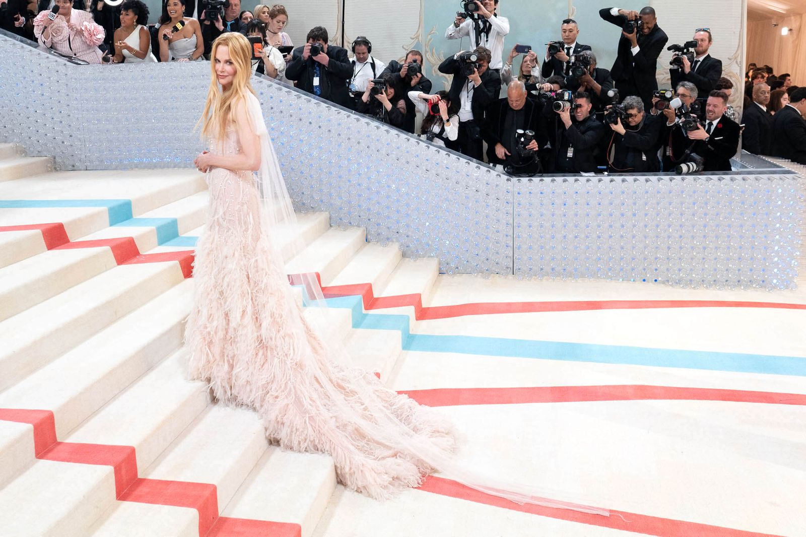 Николь Кидман на Балу Института костюма Met Gala 2023, фото 1 Николь Кидман на Балу Института костюма Met Gala 2023, 1 мая 2023 г., фото 1