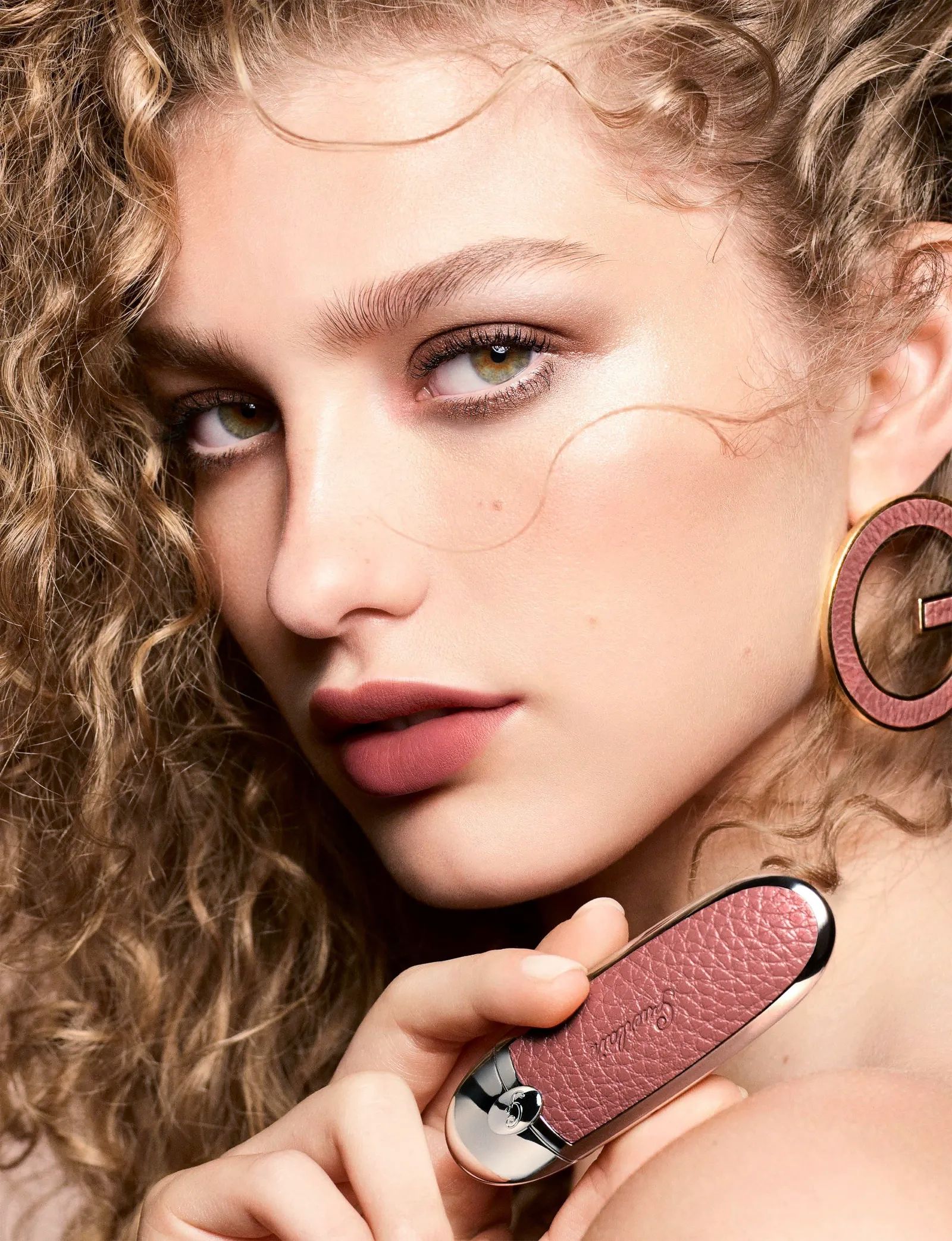 Дорит Ревелис использует помаду Rouge G Naturally 2023 N°539 Luxurious Velvet Дорит Ревелис использует помаду Rouge G Naturally 2023 оттенка N°539 Luxurious Velvet