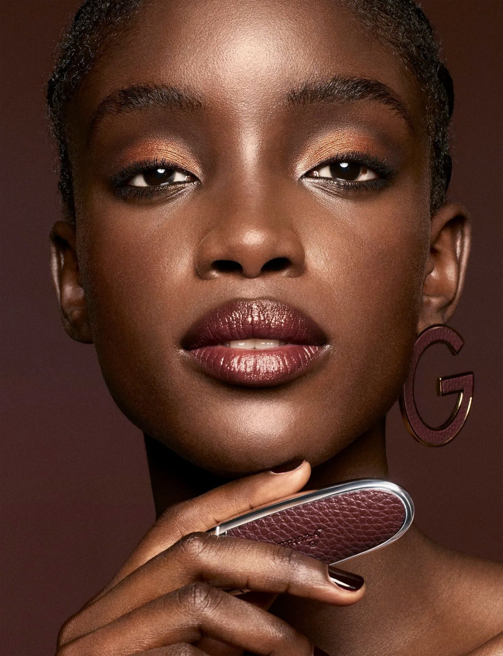 Мати Фолл Диба использует помаду Rouge G Naturally 2023 N°19 Satin Мати Фолл Диба использует помаду Rouge G Naturally 2023 оттенка N°19 Satin