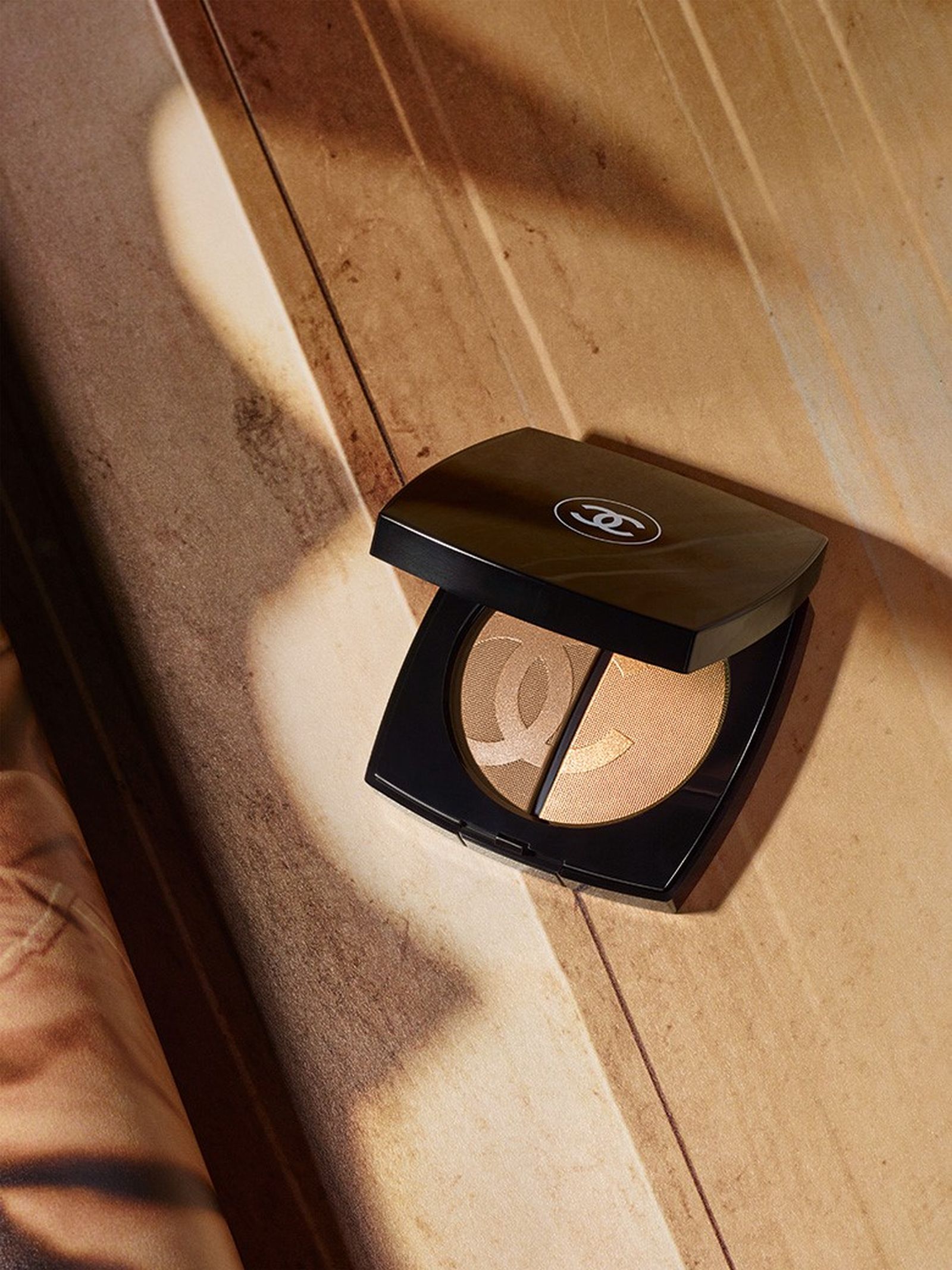Chanel, матовая бронзирующая пудра и хайлайтер Duo Bronze Et Lumière Chanel, дуэт: матовая бронзирующая пудра и хайлайтер Duo Bronze Et Lumière