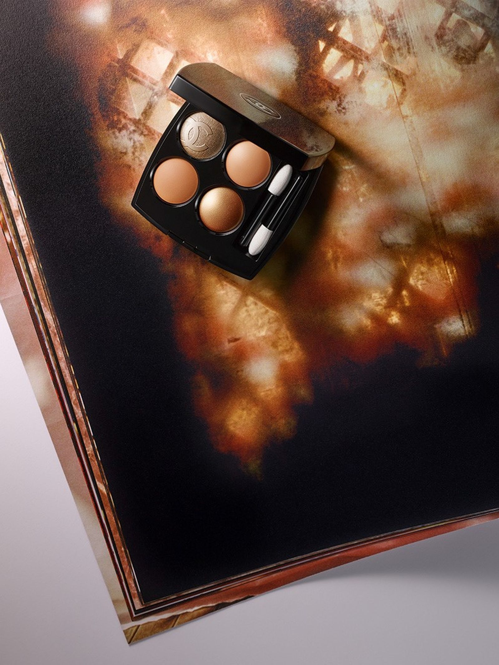 Chanel Les 4 Ombres Chanel, четырехцветные тени для век Les 4 Ombres