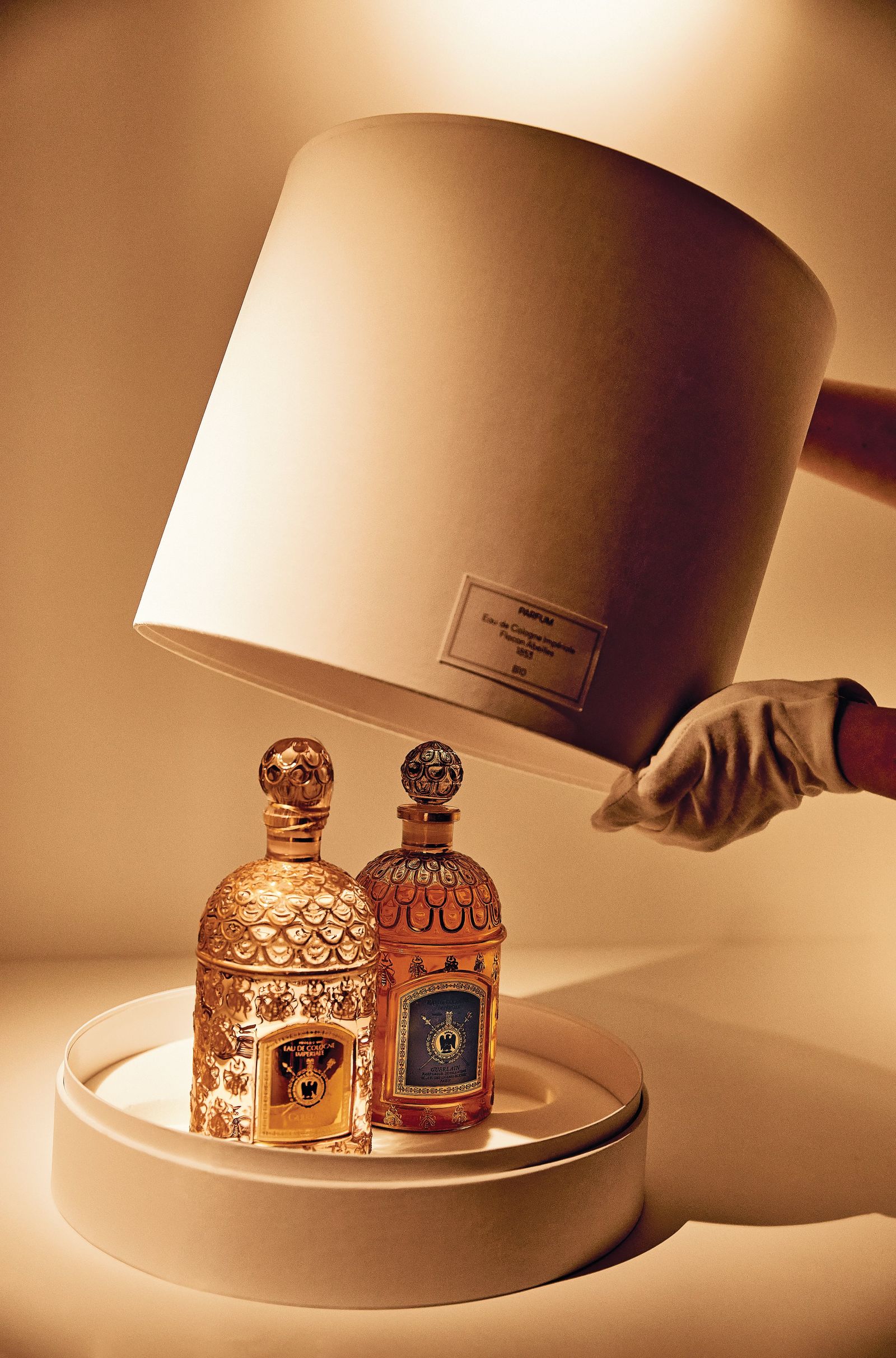 «Guerlain: An Imperial Icon» к 170-летию Flacon aux Abeilles, фото 1
