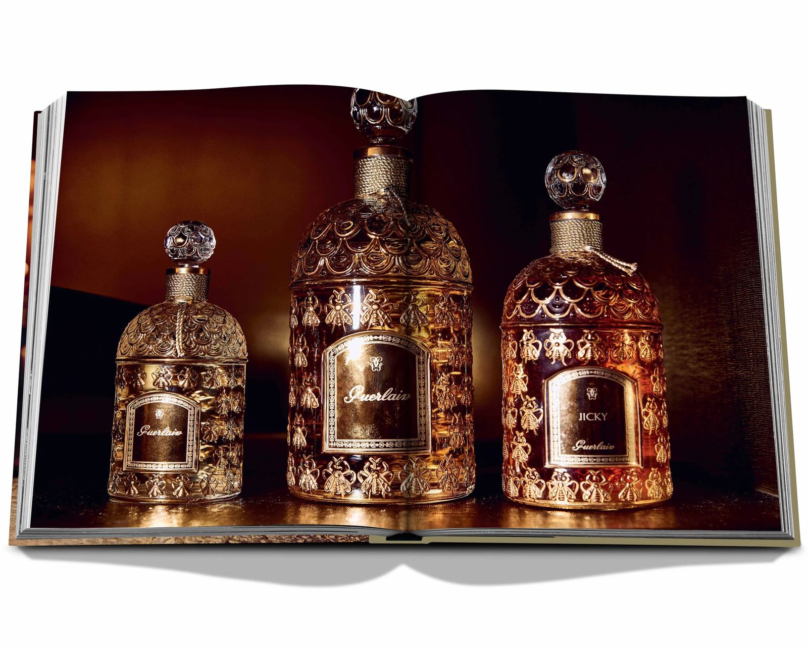 Издательство Assouline представляет издание «Guerlain: An Imperial Icon» к 170-летию Flacon aux Abeilles, фото 5 «Guerlain: An Imperial Icon» к 170-летию Flacon aux Abeilles, фото 6