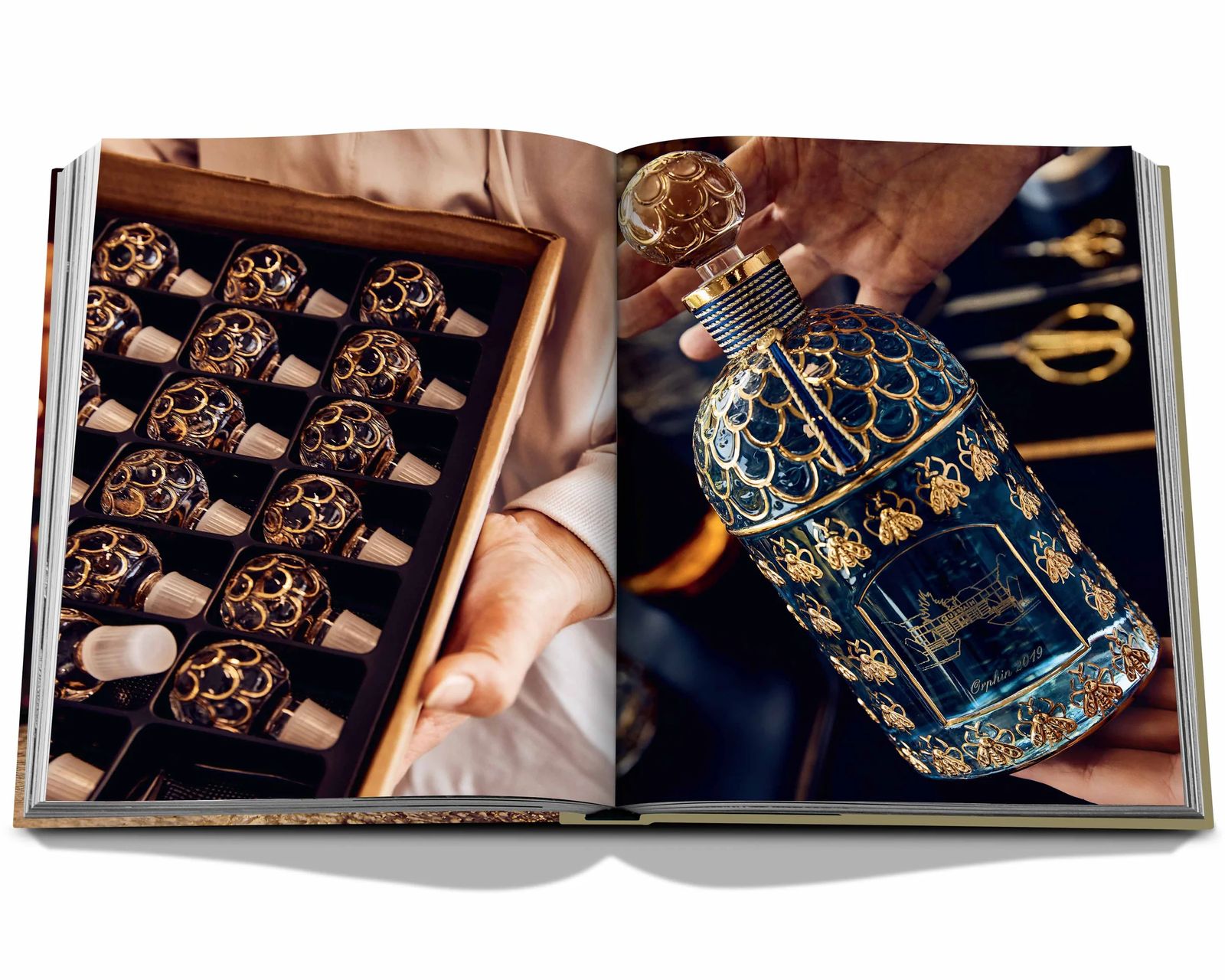 Издательство Assouline представляет издание «Guerlain: An Imperial Icon» к 170-летию Flacon aux Abeilles, фото 8 «Guerlain: An Imperial Icon» к 170-летию Flacon aux Abeilles, фото 9