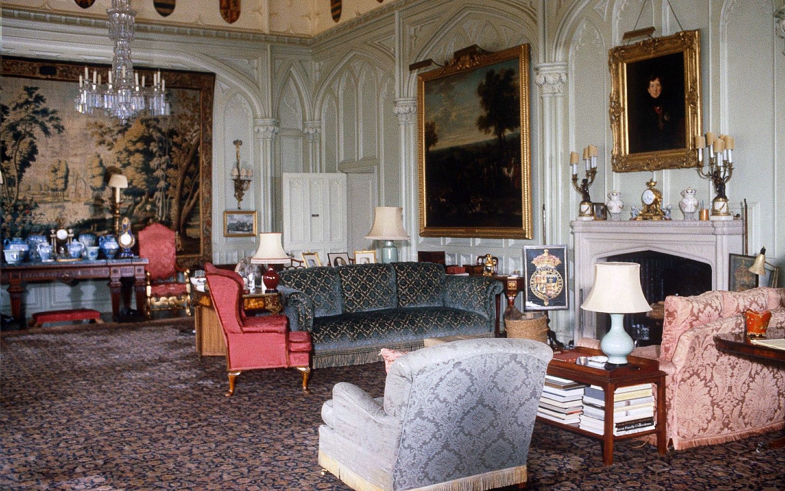 Центральная гостиная поместья Royal Lodge Центральная гостиная Royal Lodge