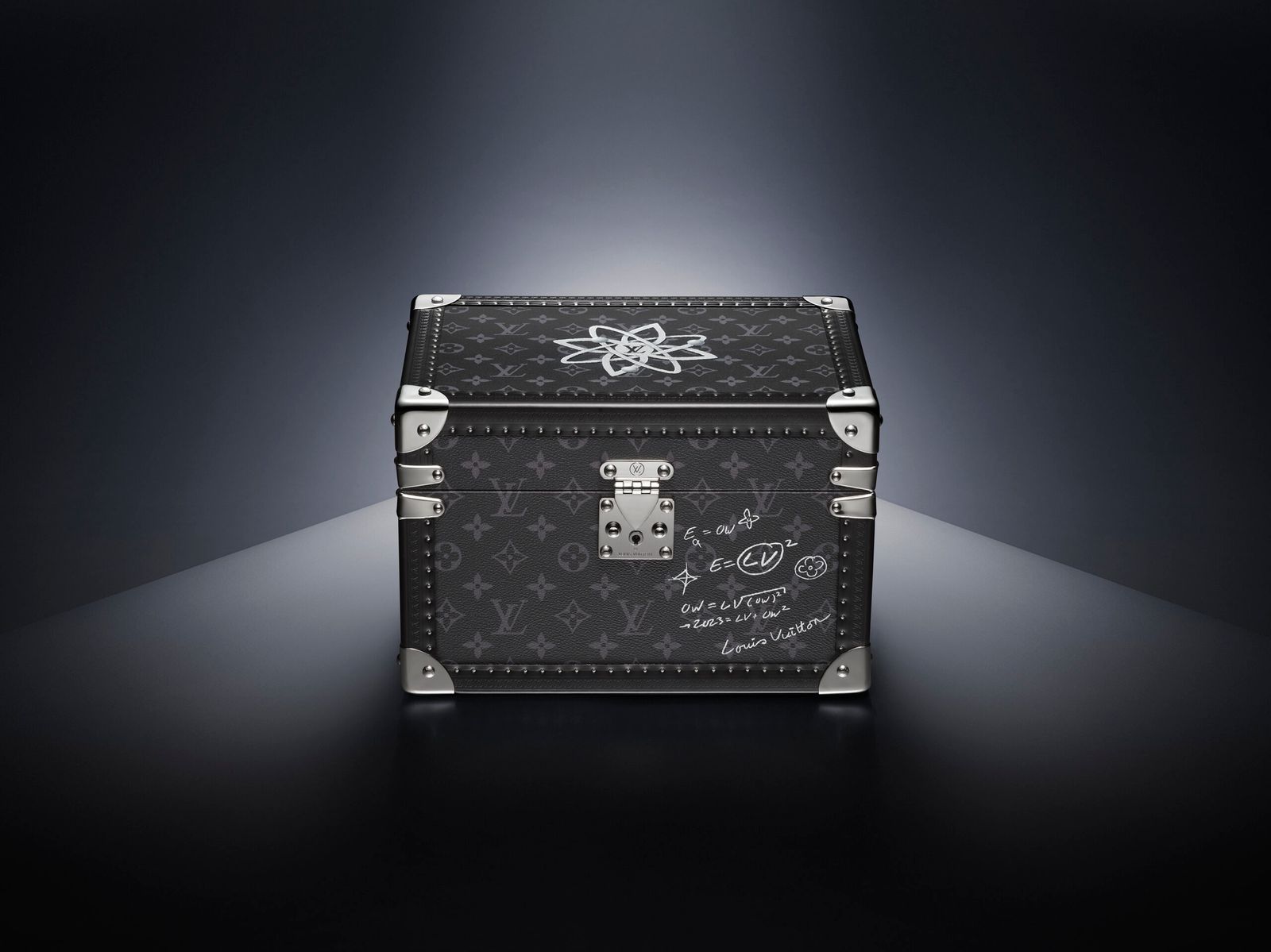 Уникальная модель часов Tambour Einstein Automata от Louis Vuitton — дань уважения Альберту Эйнштейну, фото 3 Tambour Einstein Automata от Louis Vuitton, фото 3