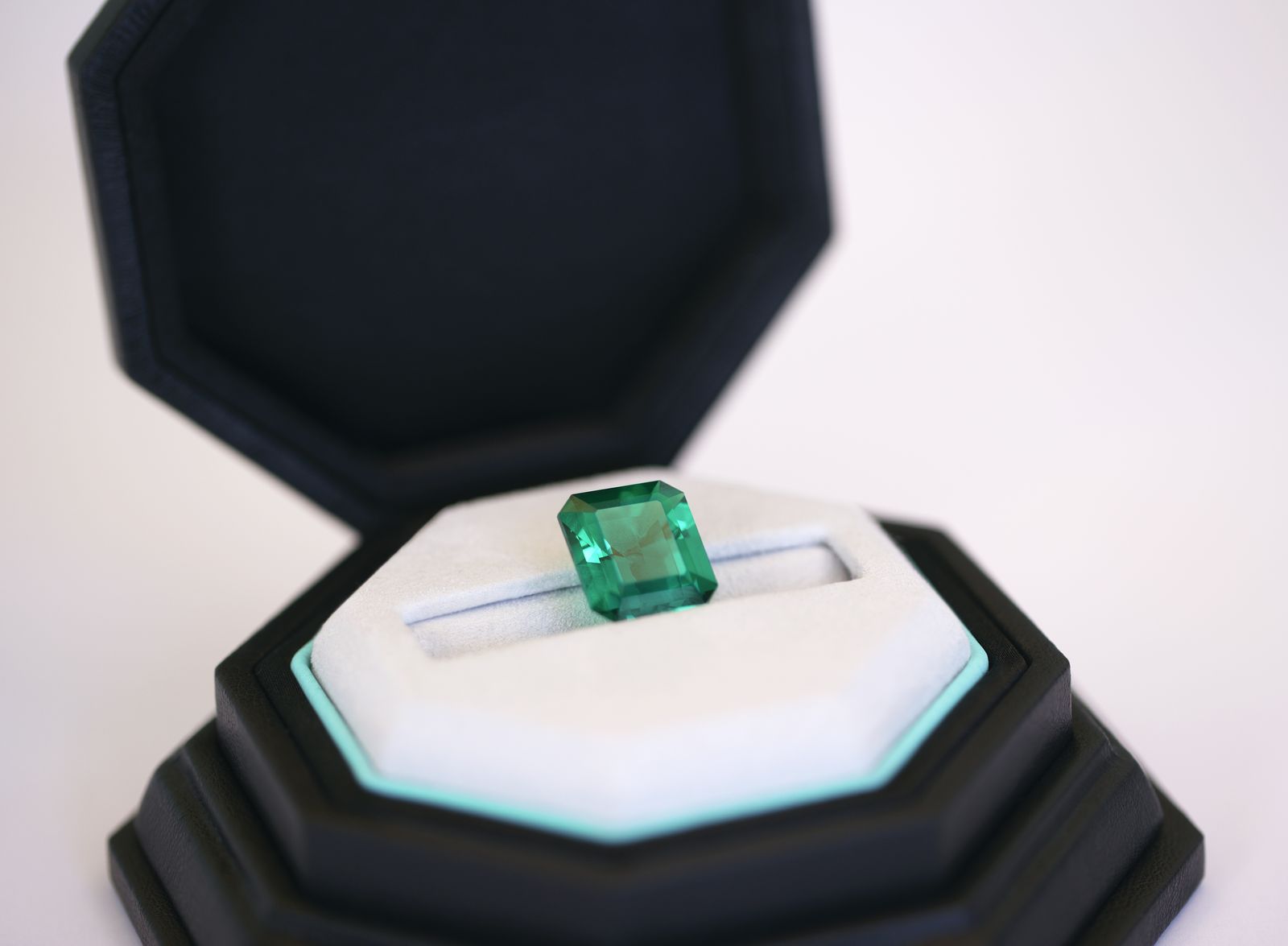 Изумруд Tiffany Muzo Emerald Изумруд Tiffany Muzo Emerald весом более 10 карат