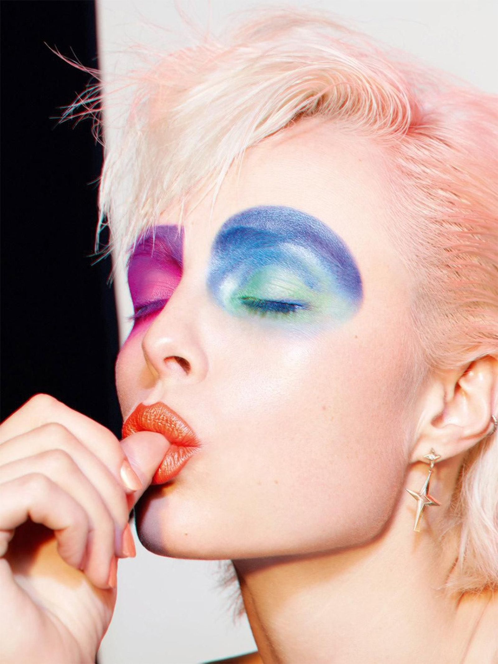 Фотосерия «A Fleur De Peau» Дэвида Симса (David Sims) для апрельского номера Vogue Paris, фото 5 Фотосерия «A Fleur De Peau» Дэвида Симса (David Sims) для Vogue Paris, фото 5