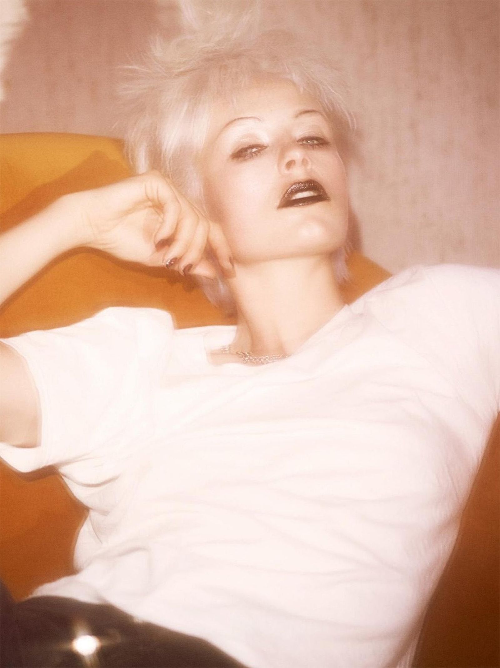 Фотосерия «A Fleur De Peau» Дэвида Симса (David Sims) для апрельского номера Vogue Paris, фото 7 Фотосерия «A Fleur De Peau» Дэвида Симса (David Sims) для Vogue Paris, фото 7