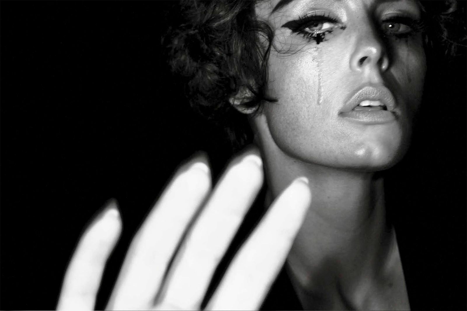 Фотосерия «A Fleur De Peau» Дэвида Симса (David Sims) для апрельского номера Vogue Paris, фото 20 Фотосерия «A Fleur De Peau» Дэвида Симса (David Sims) для Vogue Paris, фото 20