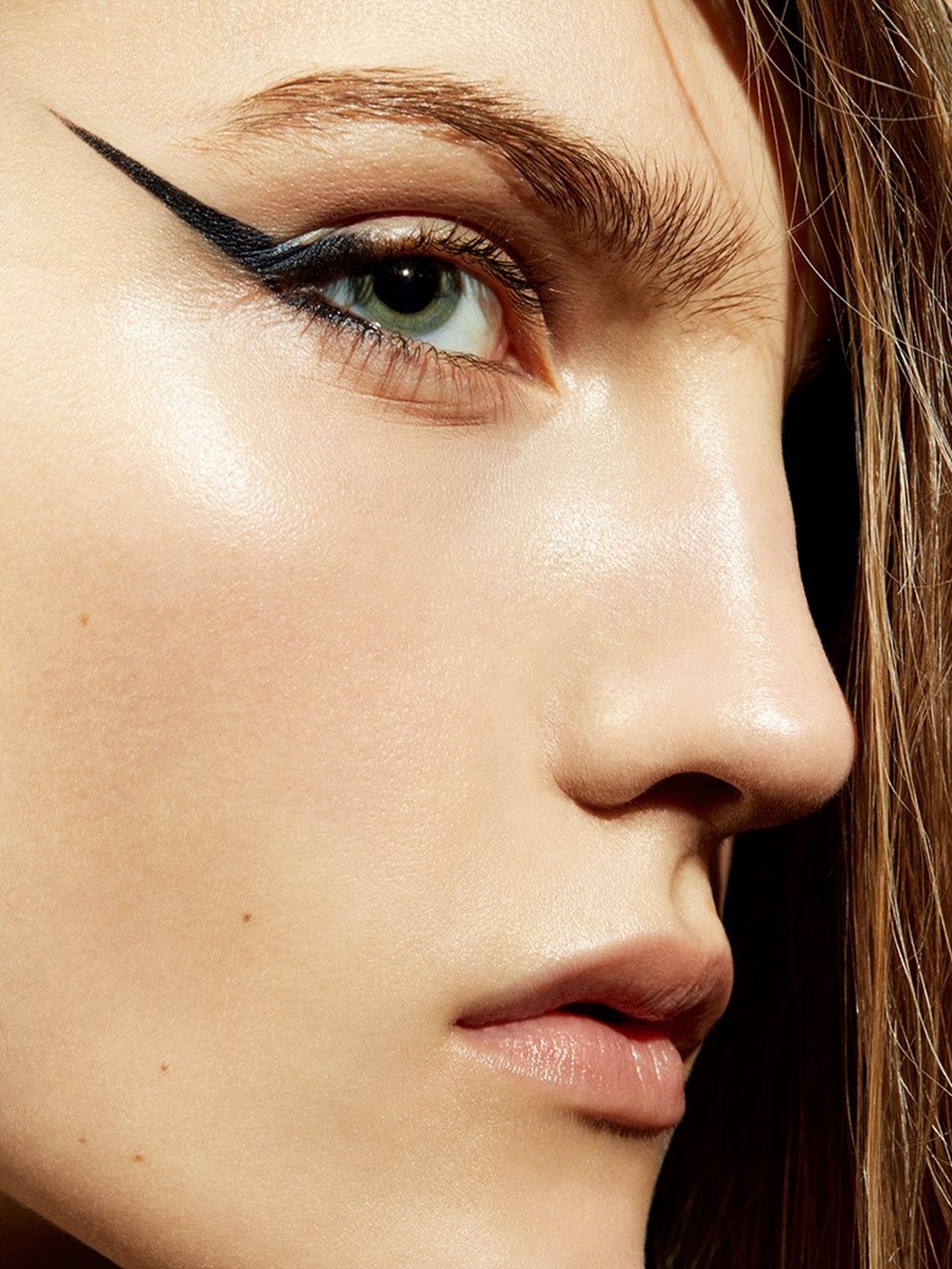 Графичные острые стрелки на шоу Saint Laurent осень-зима 2019/2020, фото 2 Графичные острые стрелки на шоу Saint Laurent осень-зима 2019/2020 в Париже, фото 2