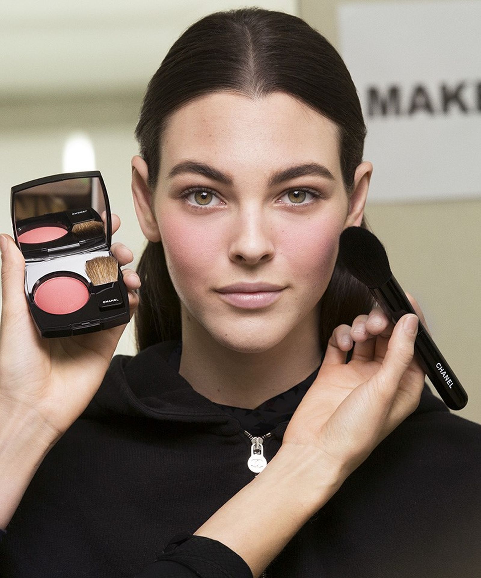 Beauty Backstage: как создавался макияж для шоу Chanel Ready-To-Wear осень-зима 2019/2020, фото 6 Как создавался макияж для шоу Chanel Ready-To-Wear осень-зима 2019/2020, фото 6
