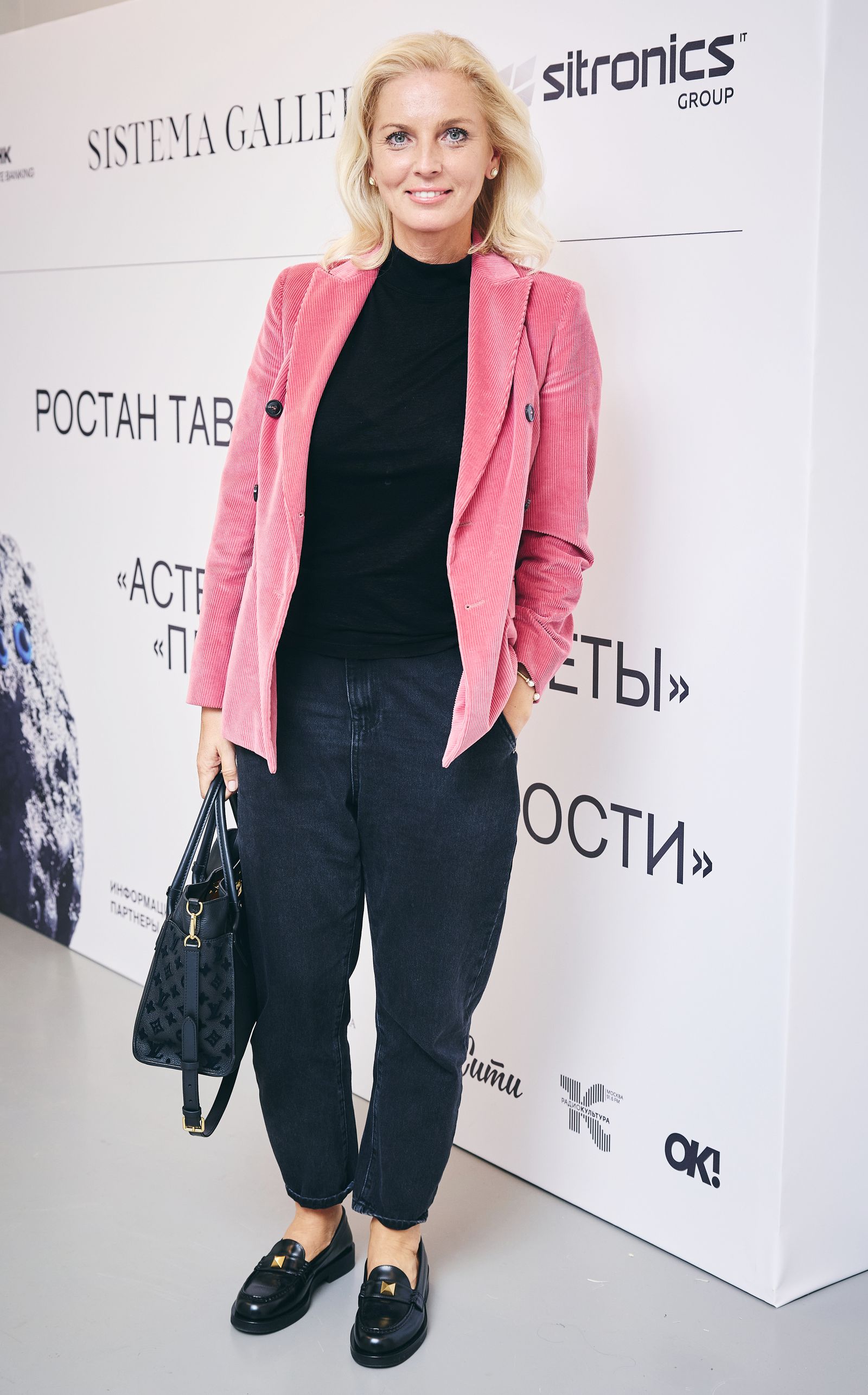 Анастасия Рагозина на открытии выставки Ростана Тавасиева в Sistema Gallery Анастасия Рагозина на открытии выставки Ростана Тавасиева в Sistema Gallery, 12 сентября 2023 г.