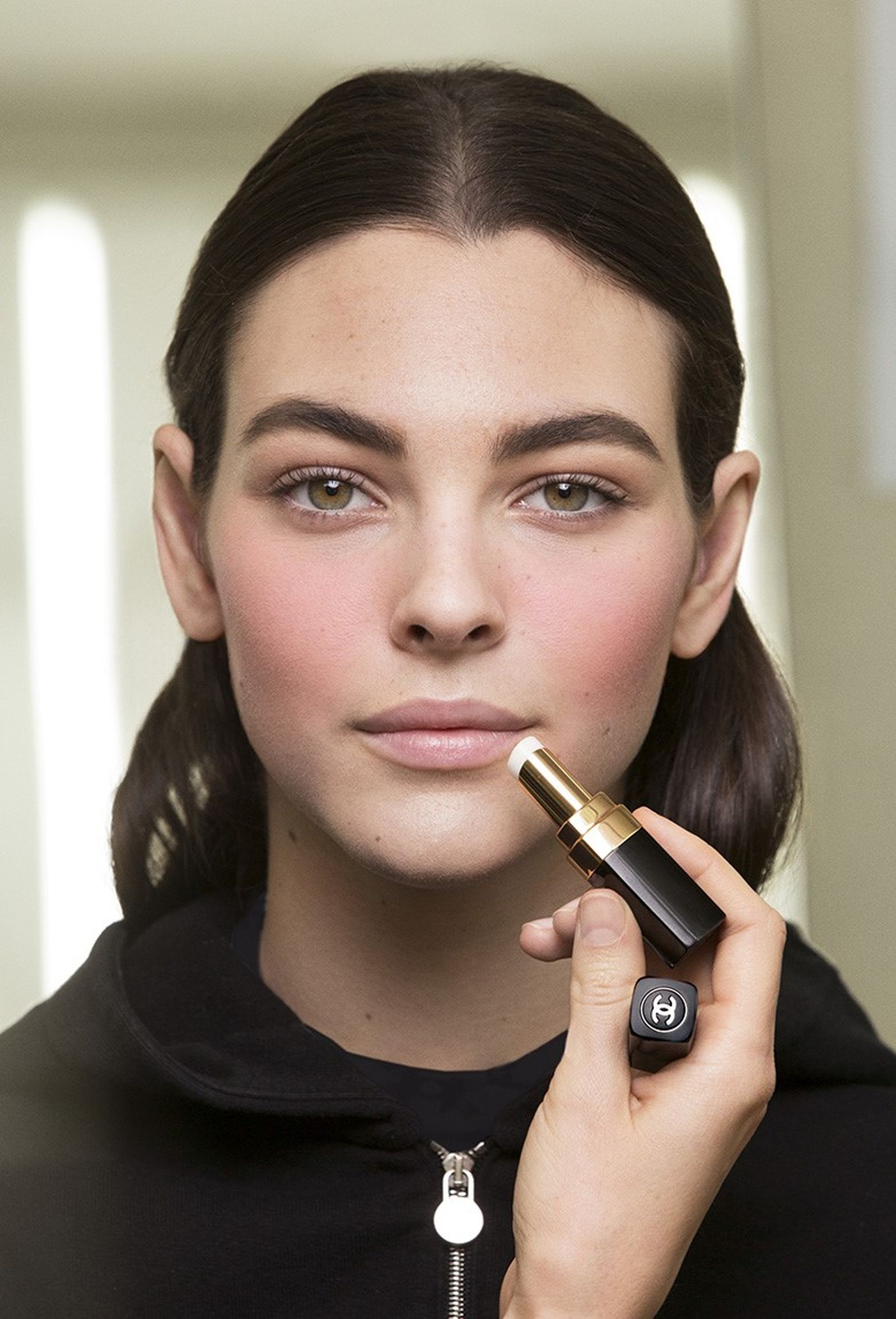 Beauty Backstage: как создавался макияж для шоу Chanel Ready-To-Wear осень-зима 2019/2020, фото 7 Как создавался макияж для шоу Chanel Ready-To-Wear осень-зима 2019/2020, фото 7