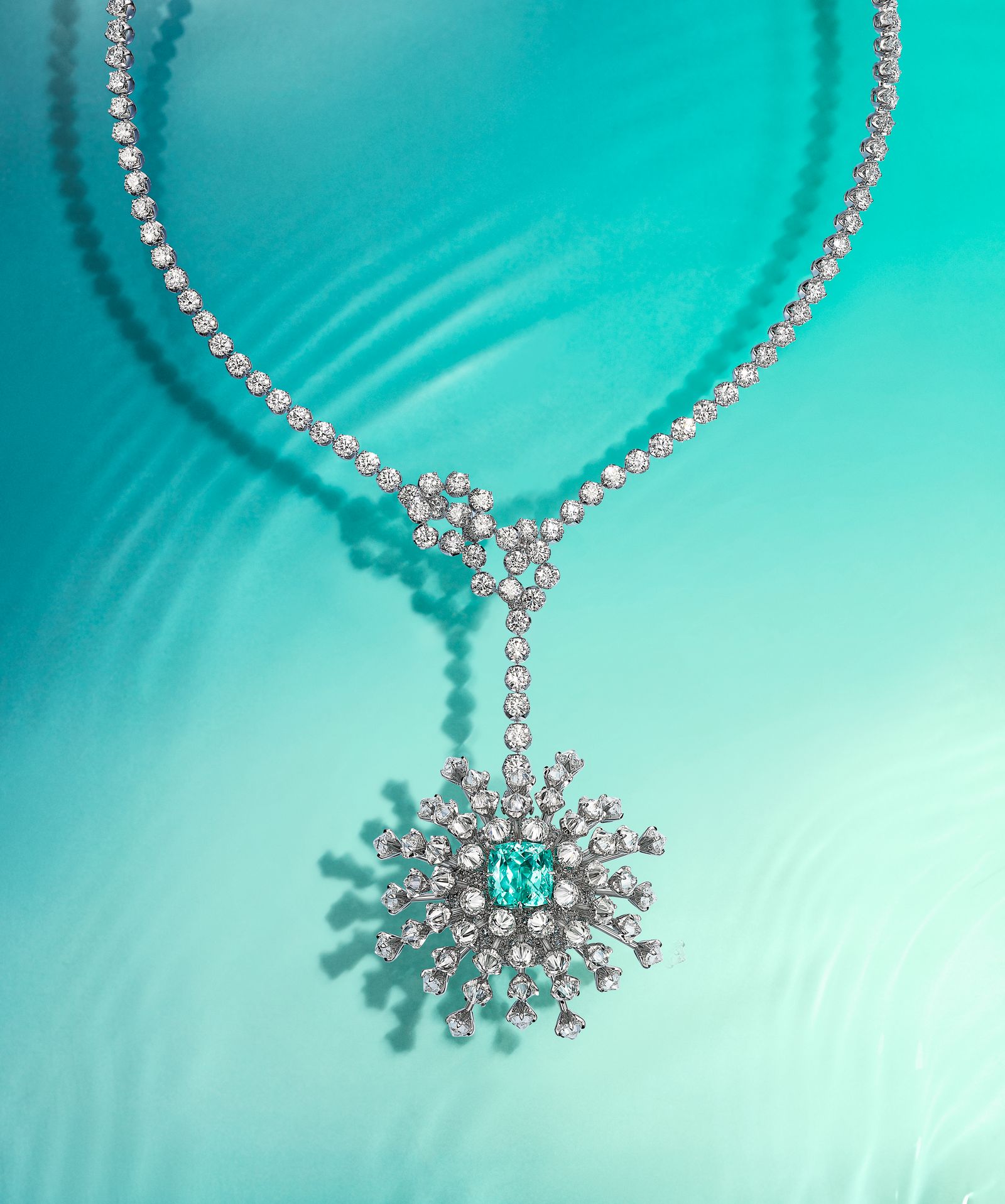 Колье Sea Anemone из 18-каратного белого золота из коллекции Blue Book 2023 Колье Sea Anemone из коллекции Blue Book 2023