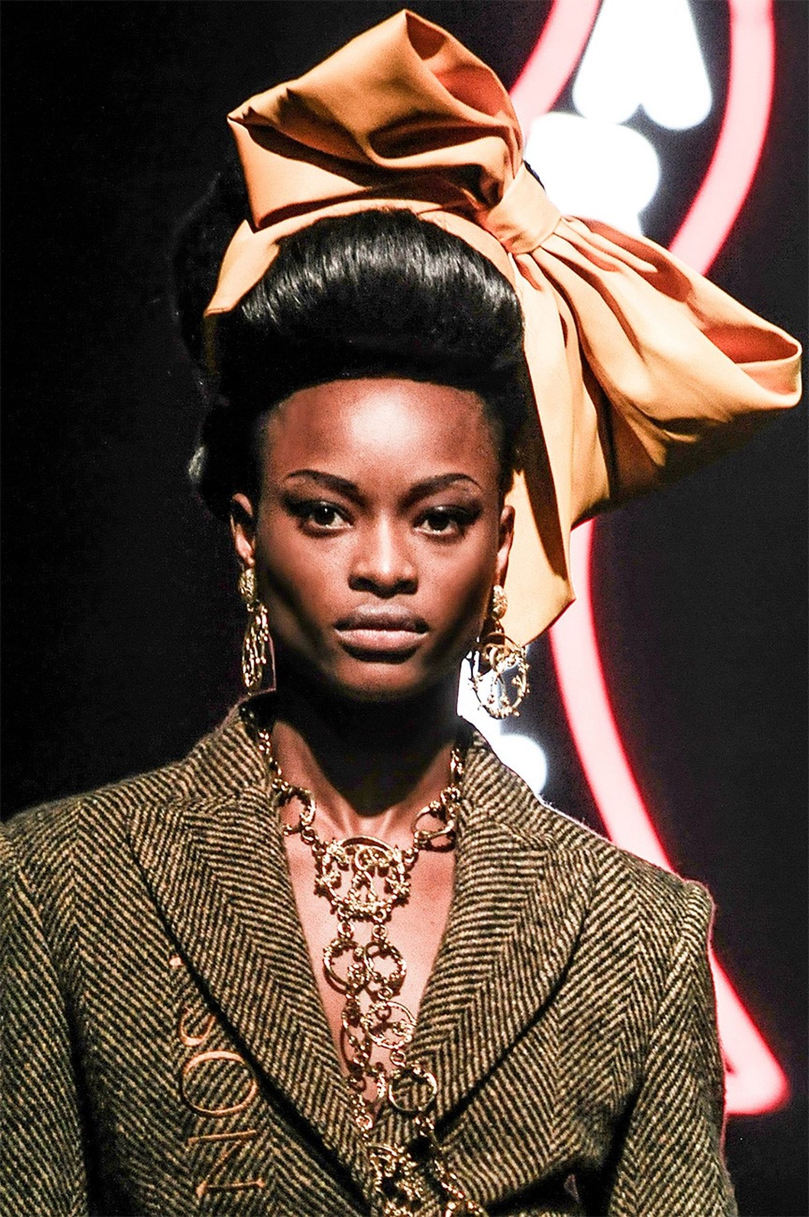 Шоу коллекции Moschino Fall/Winter 2019/20 и Pre-Fall 2019, фото 2 Шоу коллекции Moschino Fall/Winter 2019/20 и Pre-Fall 2019 в Риме, фото 2