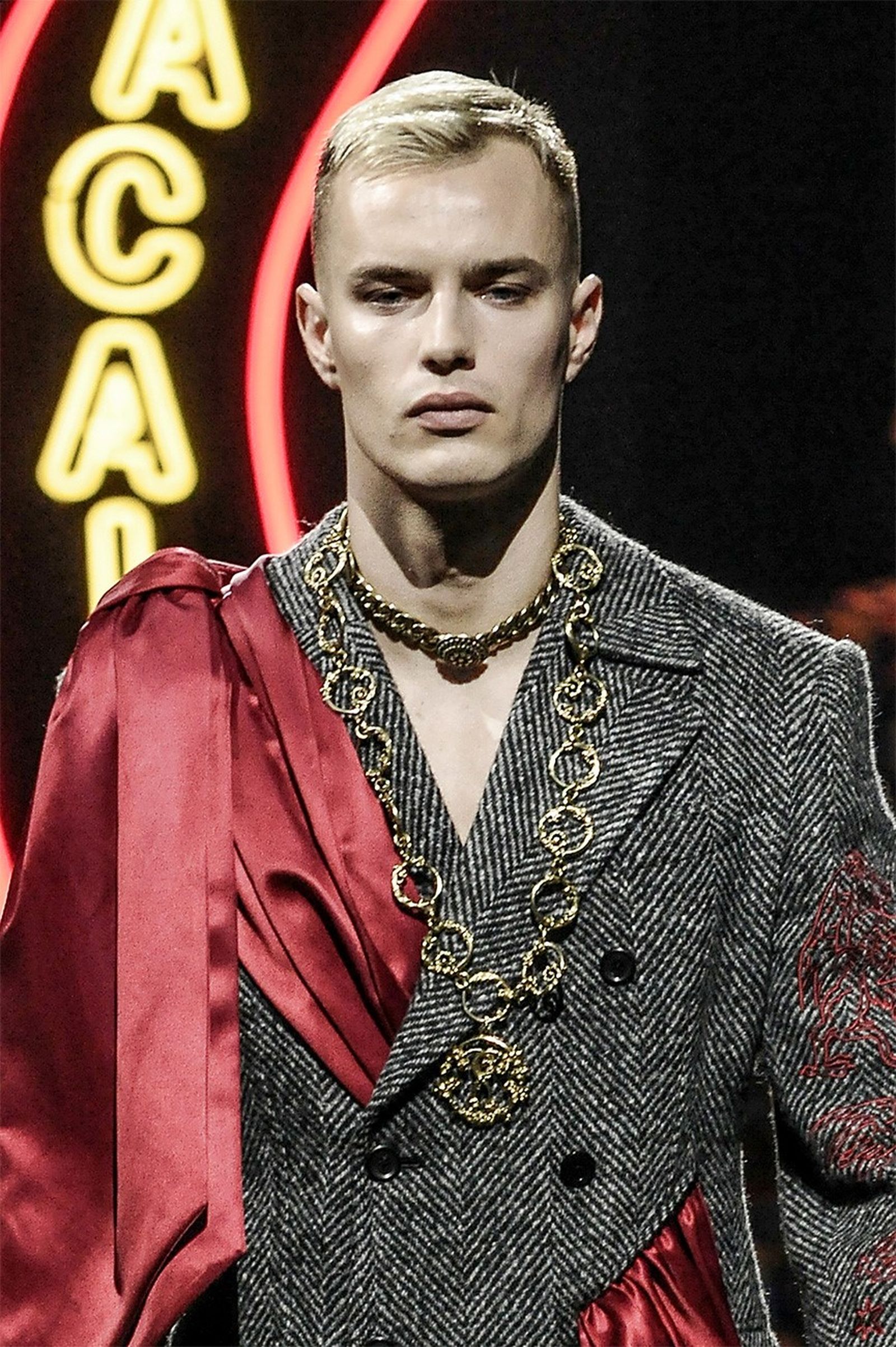 Шоу коллекции Moschino Fall/Winter 2019/20 и Pre-Fall 2019, фото 7 Шоу коллекции Moschino Fall/Winter 2019/20 и Pre-Fall 2019 в Риме, фото 7