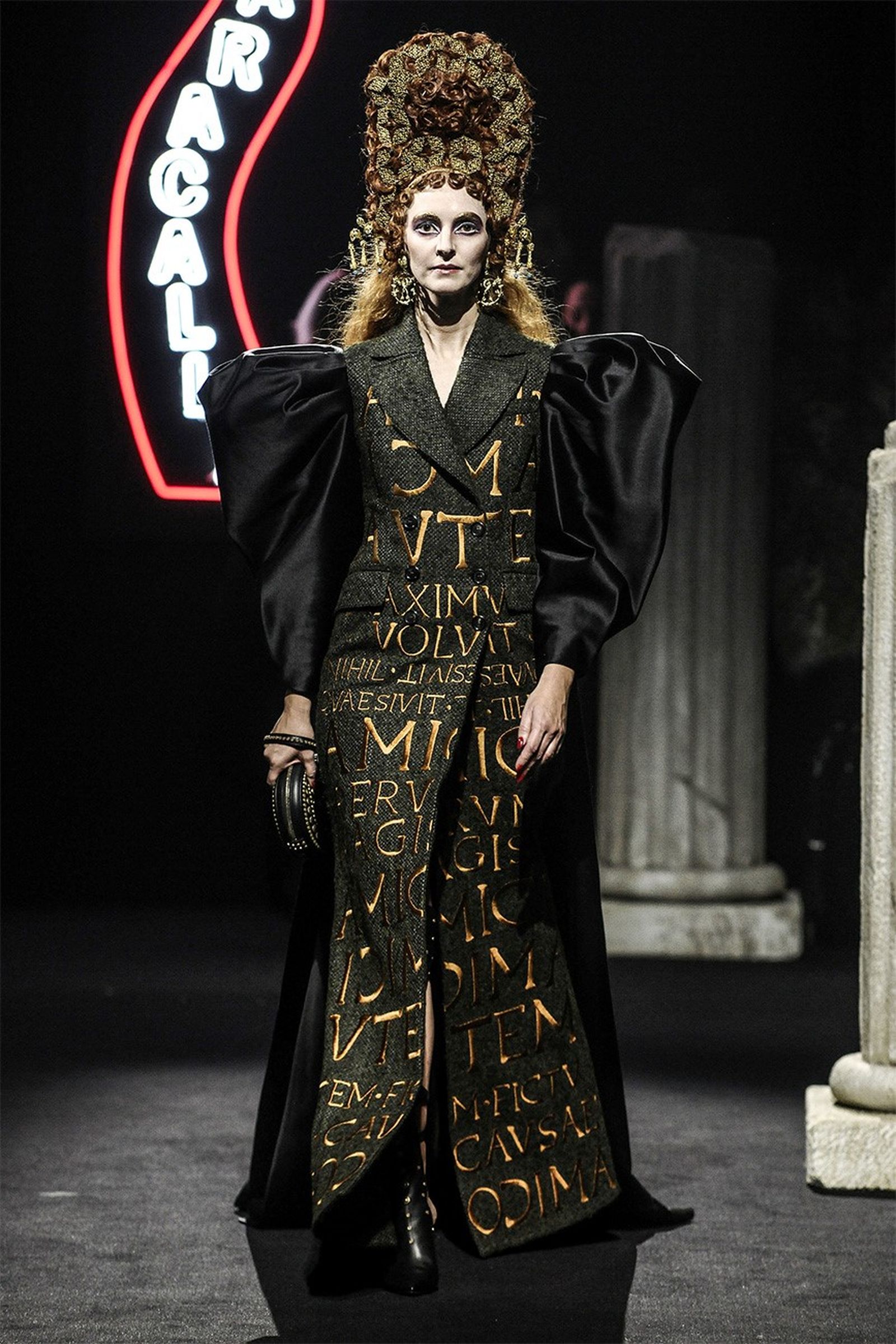 Шоу коллекции Moschino Fall/Winter 2019/20 и Pre-Fall 2019, фото 9 Шоу коллекции Moschino Fall/Winter 2019/20 и Pre-Fall 2019 в Риме, фото 9