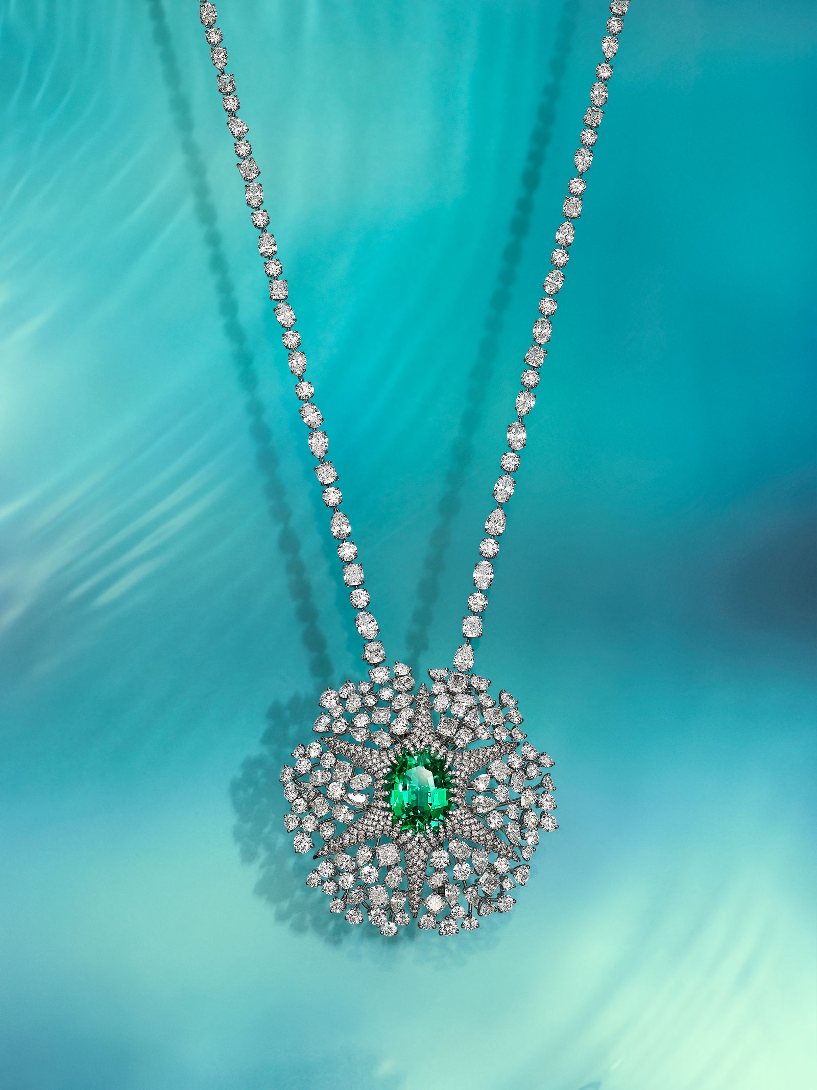 Колье Starfish с неограненным зеленым турмалином Параиба из коллекции Tiffany Blue Book 2023 Колье Starfish из коллекции Tiffany Blue Book 2023